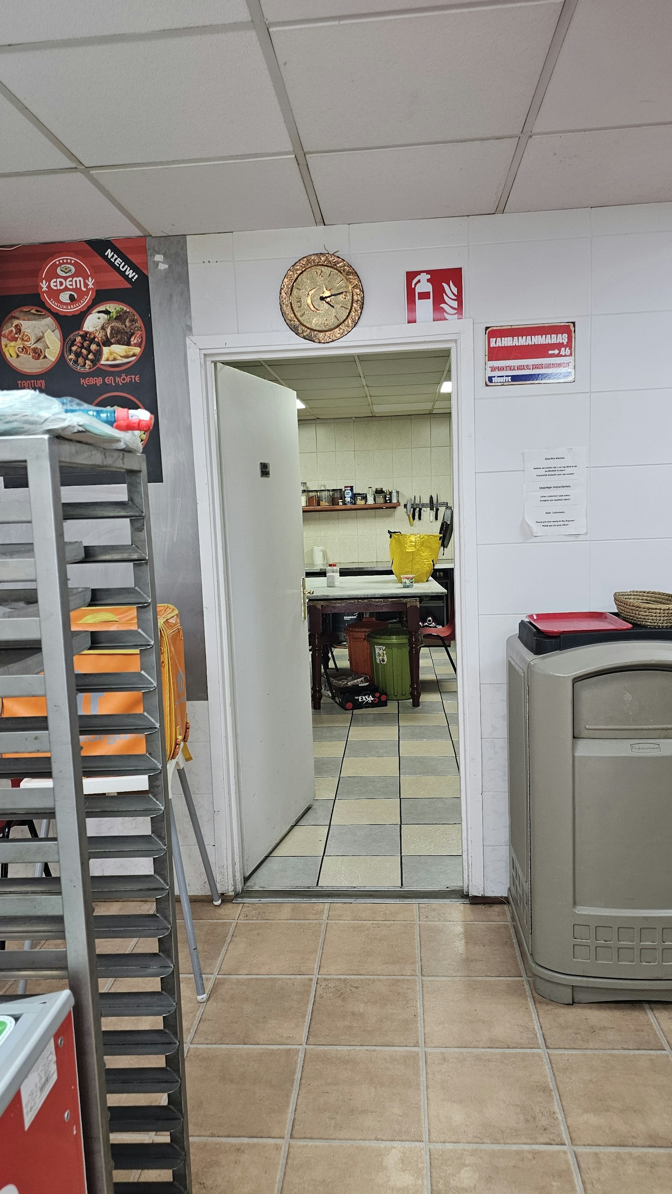 LUNCHROOM TER OVERNAME IN DEVENTER – 100 M² EN OMZET €150.000 — foto 7 van 12