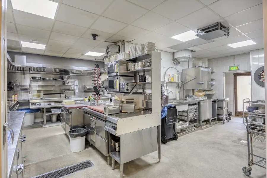 VISRESTAURANT TER OVERNAME IN NOORDWIJK – BOULEVARDLOCATIE — foto 11 van 11