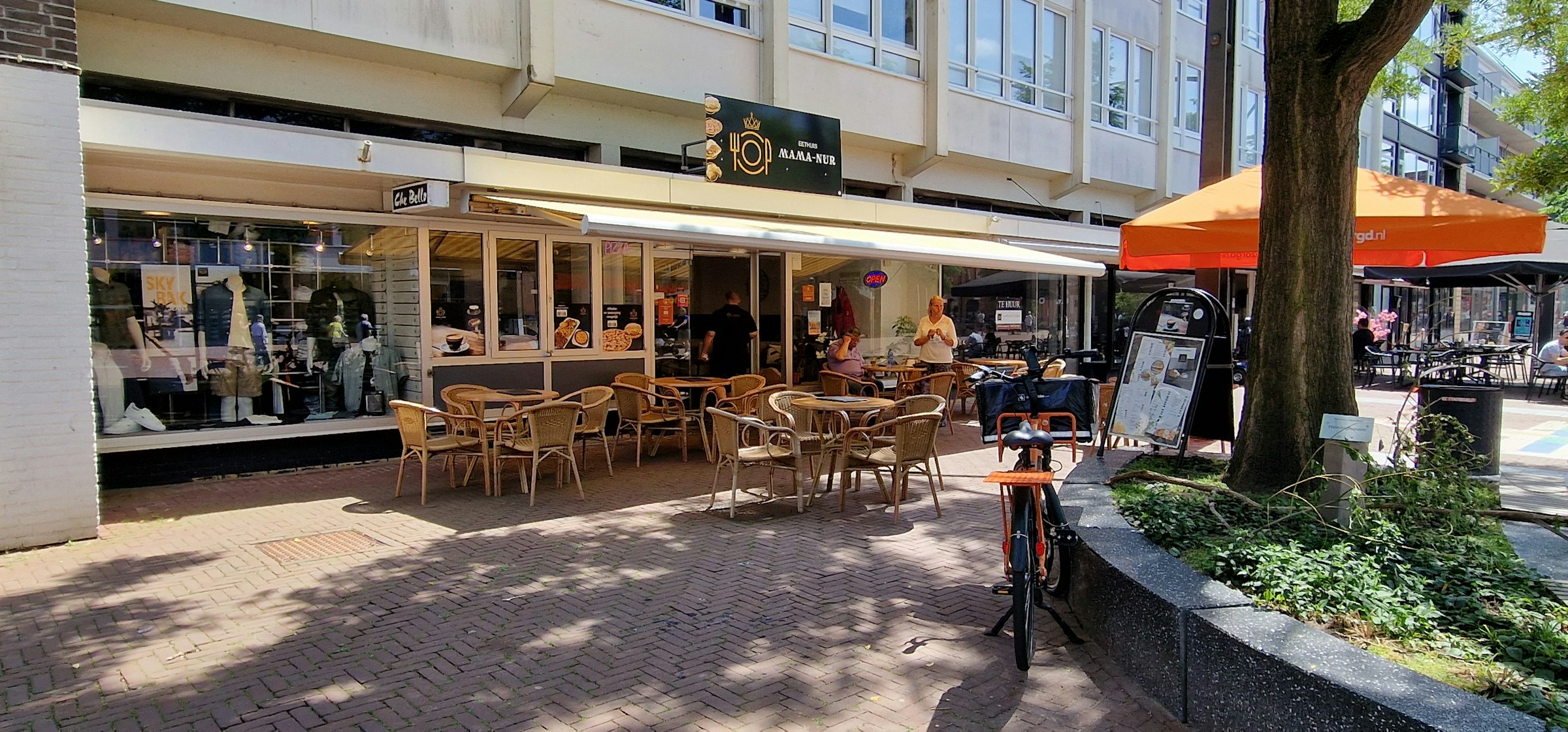 CAFÉ-RESTAURANT TER OVERNAME IN WEERT – TERRAS EN CENTRUMLOCATIE — foto 2 van 13