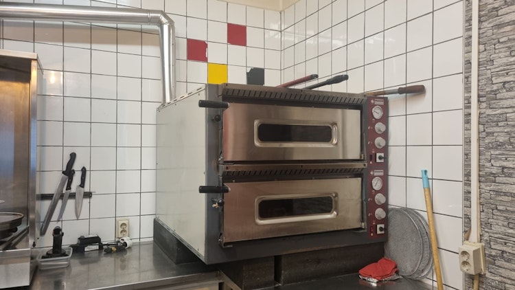 PIZZERIA TER OVERNAME IN ROTTERDAM – AFHAAL, BEZORGING EN RESTAURANT — foto 7 van 10