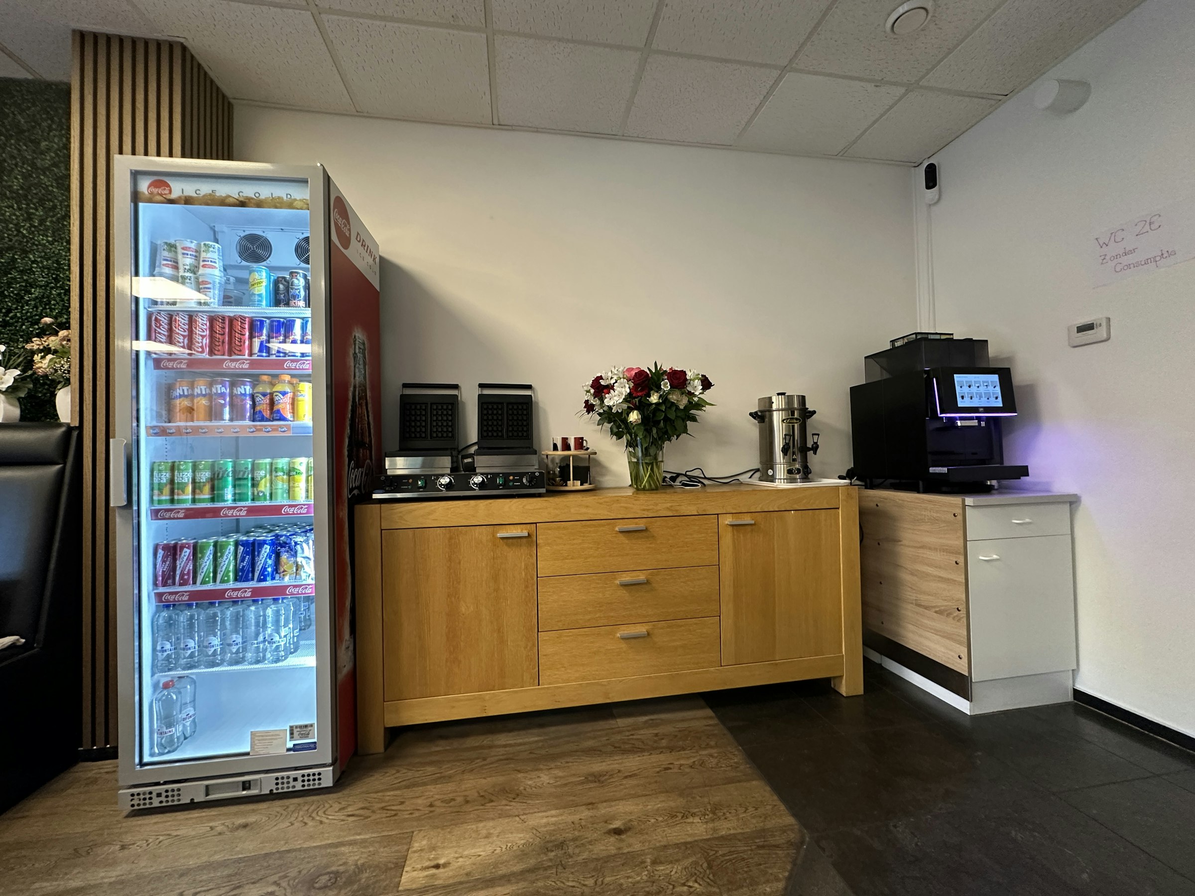 VOLLEDIG INGERICHTE HORECAZAAK TER OVERNAME IN DEN HAAG – WINKELCENTRUM LEYWEG — foto 8 van 19