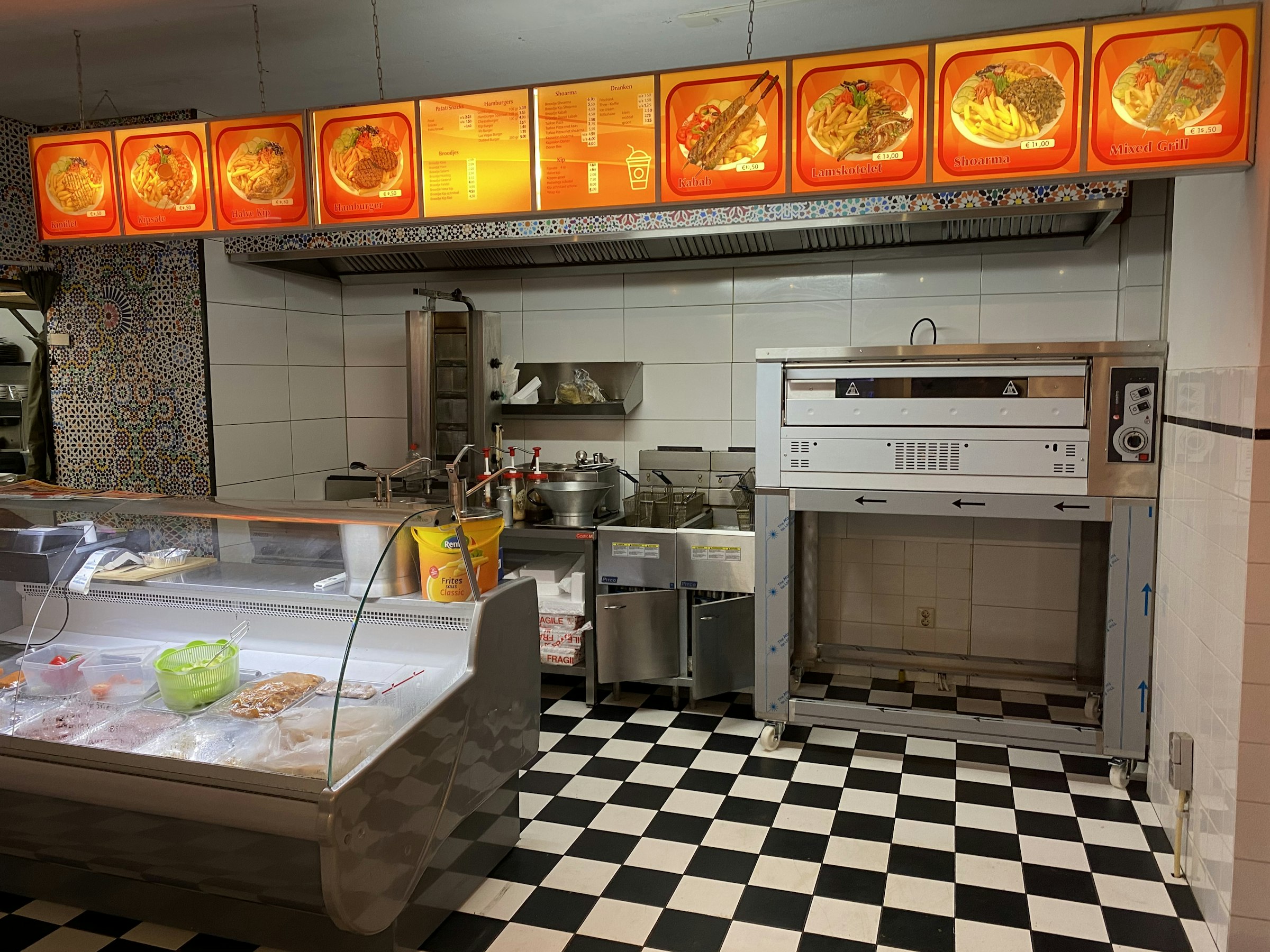 CAFETARIA & LUNCHROOM TER OVERNAME IN AALSMEER – CIRCA 100 M² EN GROOT TERRAS — foto 7 van 12