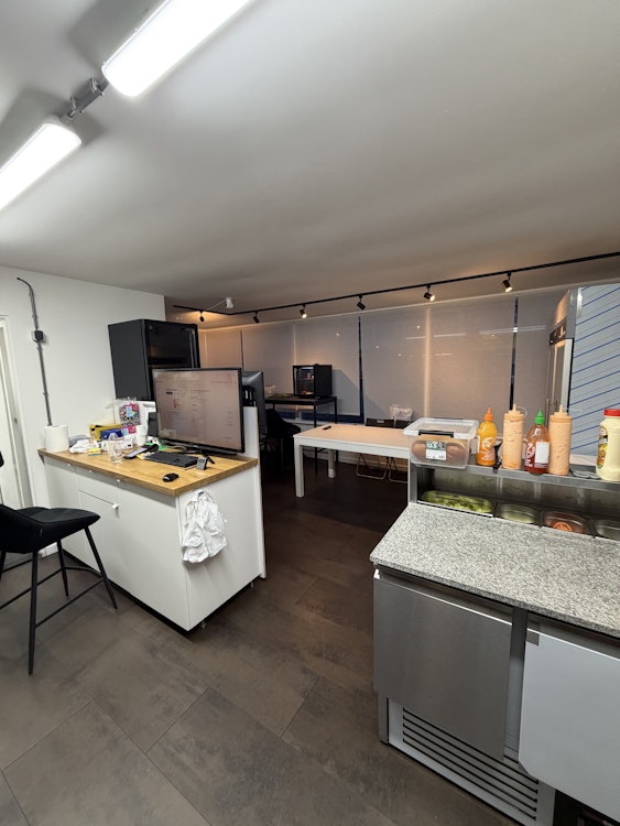 BURGERS & CHICKEN TER OVERNAME IN AMSTELVEEN – 50 M² EN VOLLEDIG INGERICHT — foto 4 van 6