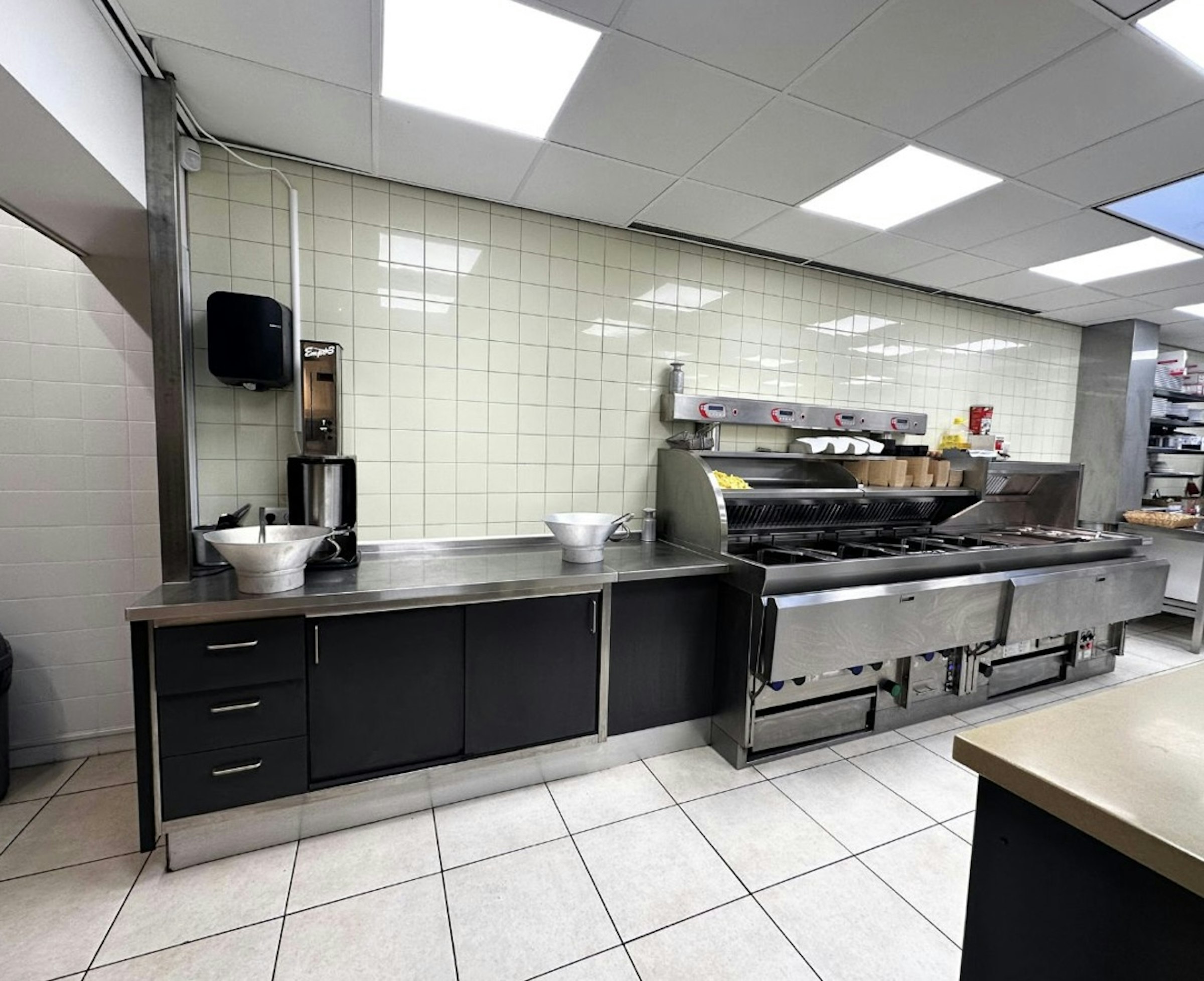 SNACKBAR & LUNCHROOM CLASSIQUE SNACKS DE FRED TER OVERNAME IN DEN HAAG – CIRCA 190 M² — foto 11 van 14