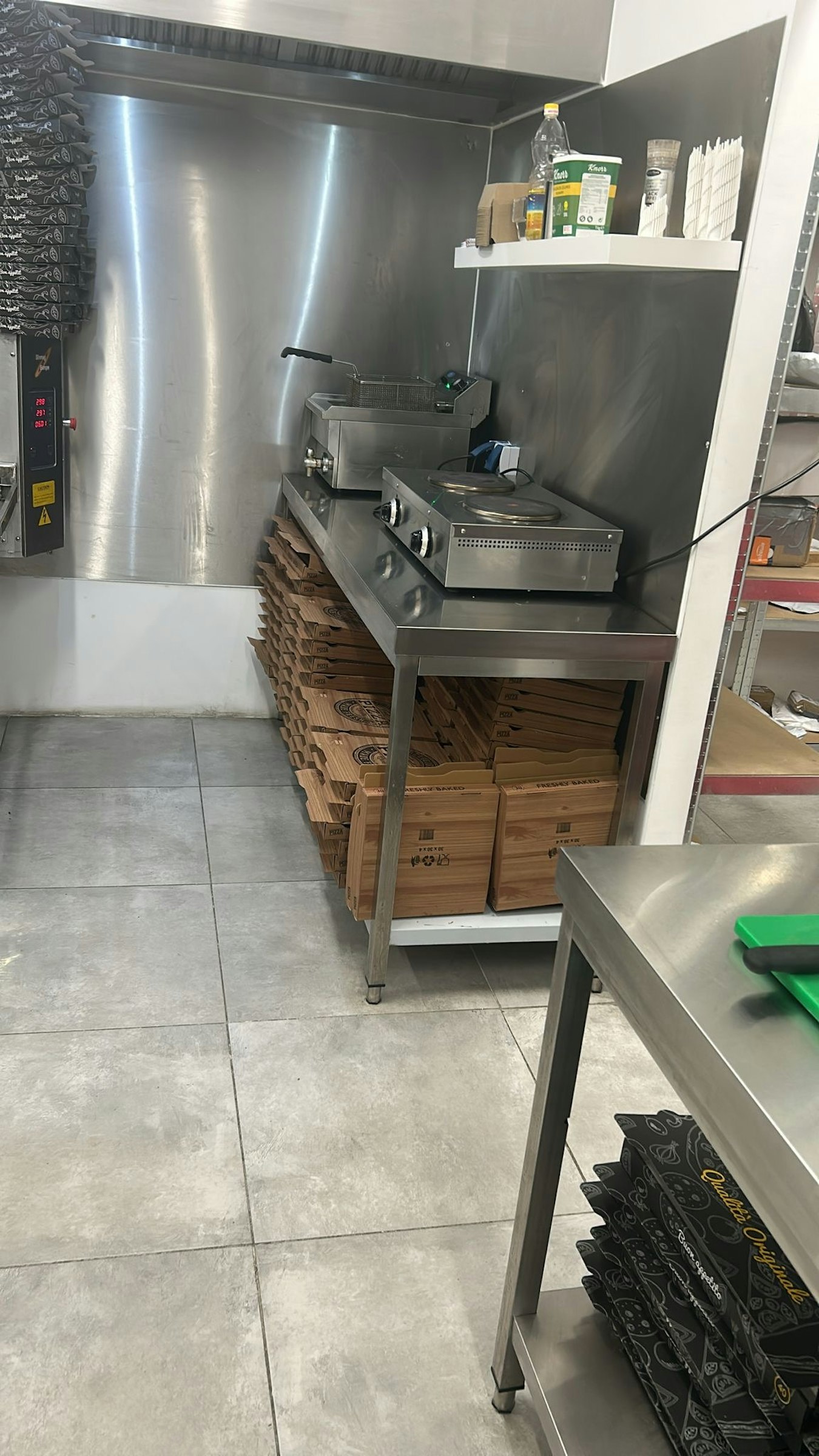 PIZZERIA TER OVERNAME IN PURMEREND – ORDERKING MET 140 M² BEDRIJFSRUIMTE — foto 11 van 12
