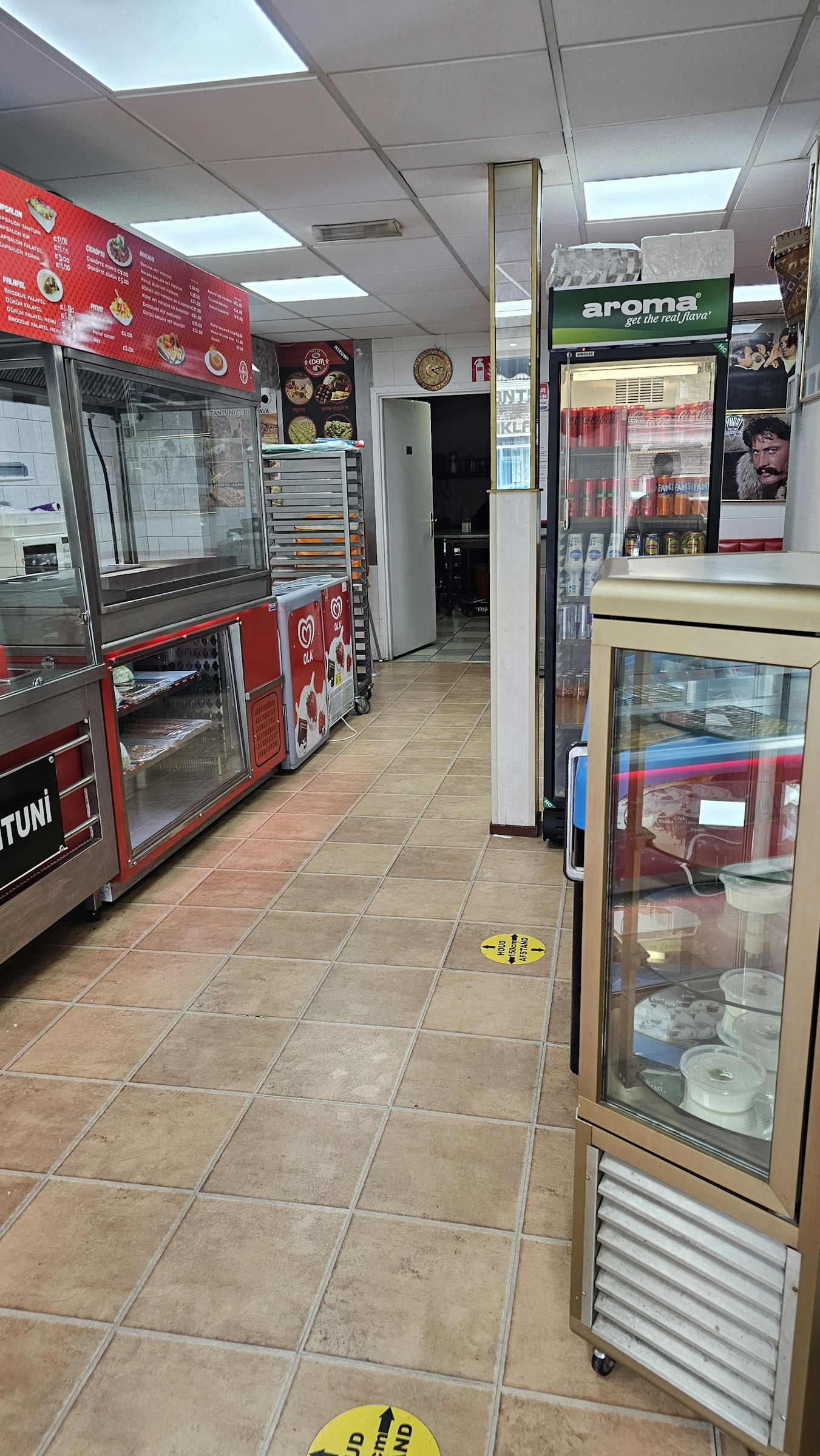 LUNCHROOM TER OVERNAME IN DEVENTER – 100 M² EN OMZET €150.000 — foto 3 van 12