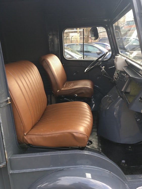 KARAKTERISTIEKE CITROËN HY FOODTRUCK TER OVERNAME IN LEIDEN – BOUWJAAR 1969 — foto 3 van 5