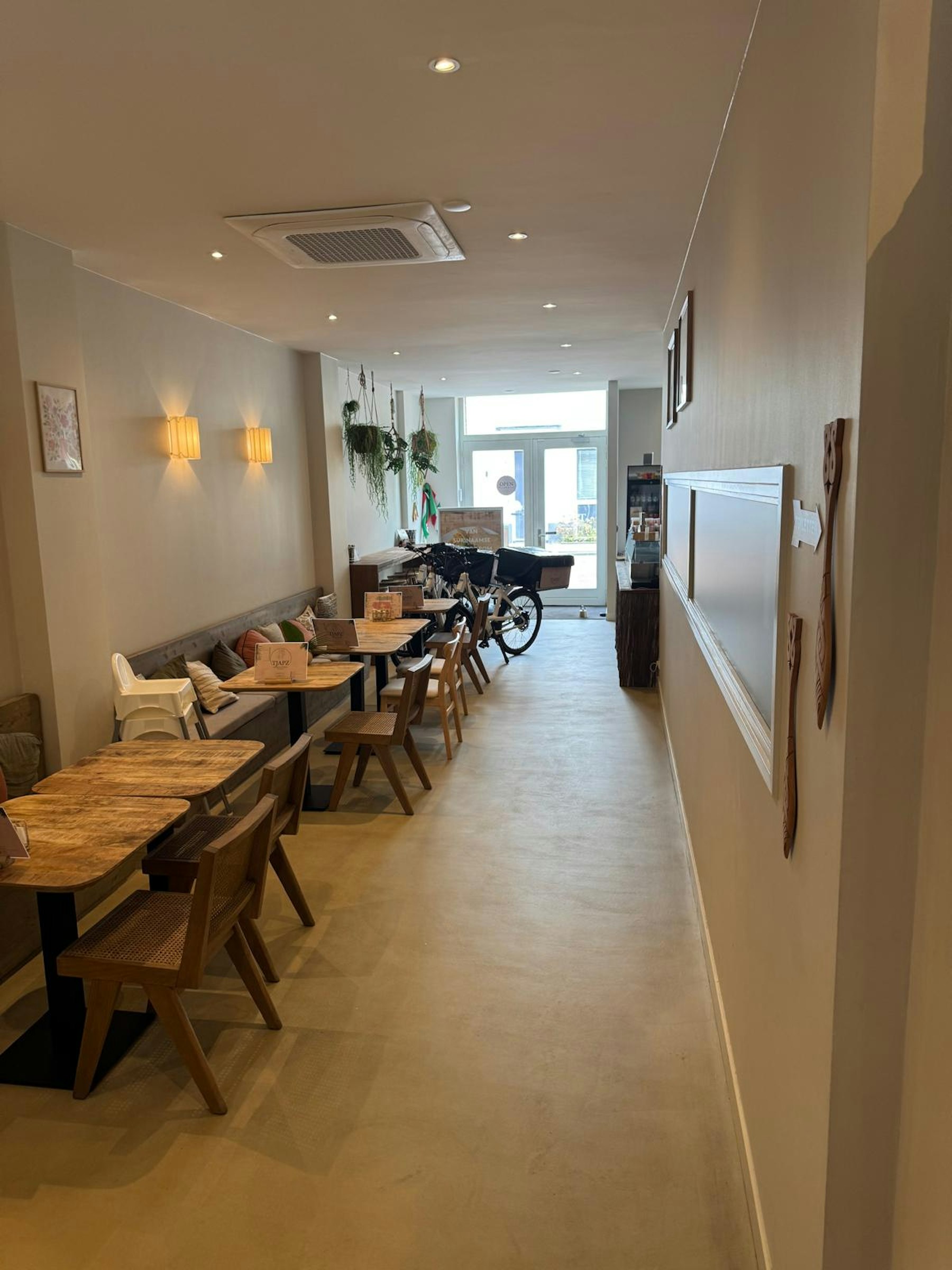 SURINAAMS RESTAURANT TER OVERNAME IN ALPHEN AAN DEN RIJN – INSTAPKLAAR — foto 10 van 12