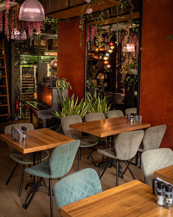 RESTAURANT / BAR TER OVERNAME IN ROTTERDAM – 145 M² AAN DE NIEUWE BINNENWEG — foto 3 van 5