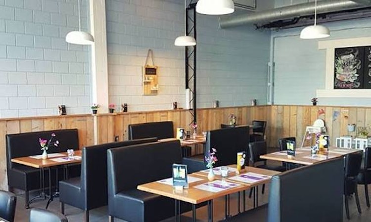 BISTRO TER OVERNAME IN ALPHEN AAN DEN RIJN – VOLLEDIG INGERICHT — foto 3 van 6