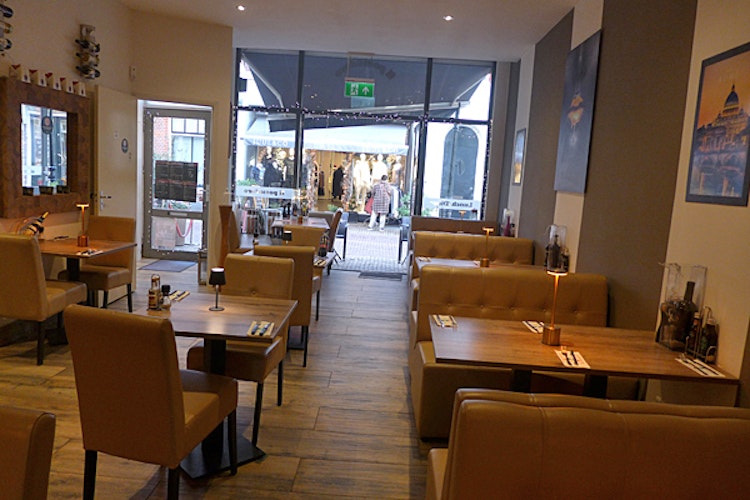 ITALIAANS RESTAURANT TER OVERNAME IN VOORBURG – 60 ZITPLAATSEN EN TWEE TERRASSEN — foto 12 van 18