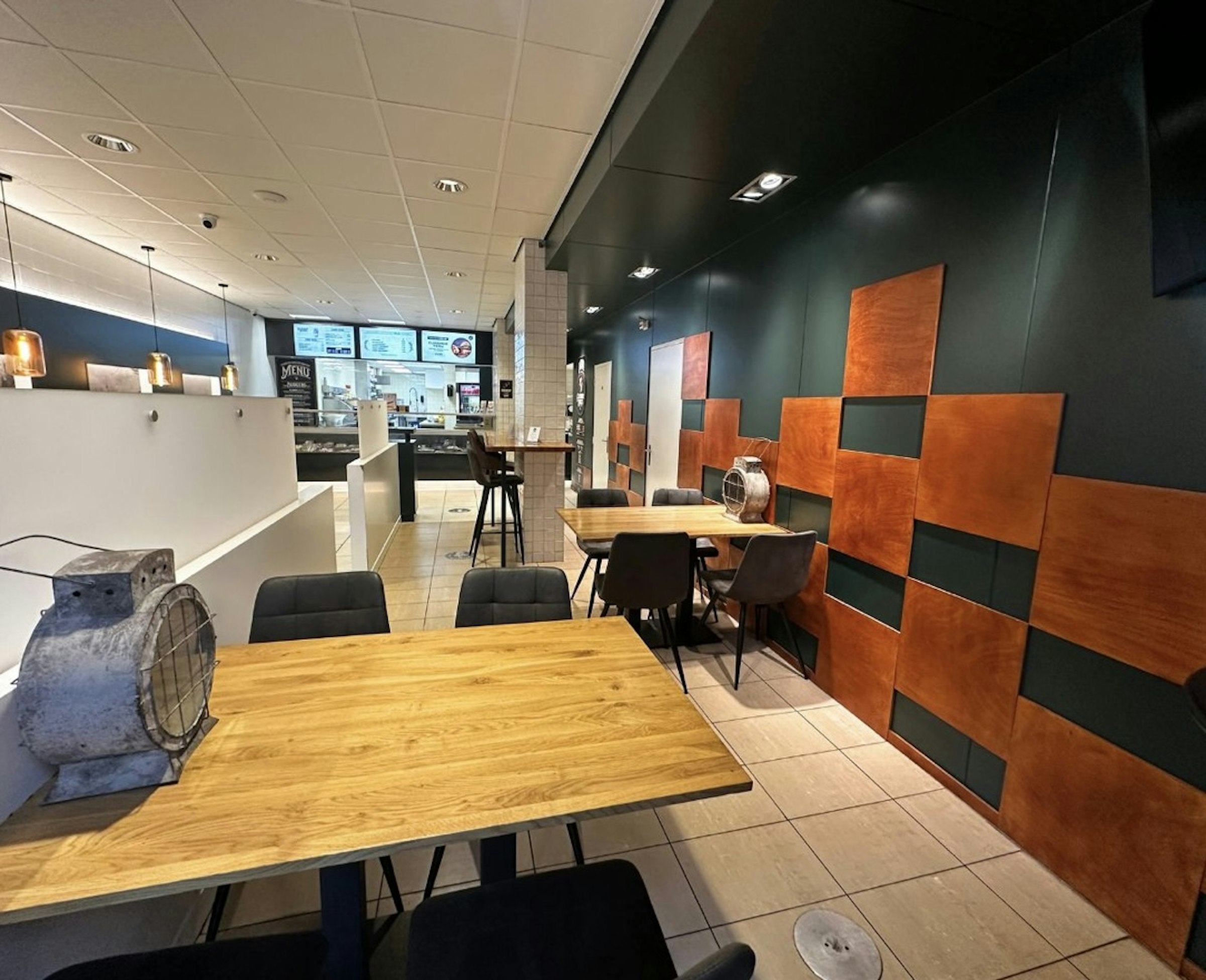 SNACKBAR & LUNCHROOM CLASSIQUE SNACKS DE FRED TER OVERNAME IN DEN HAAG – CIRCA 190 M² — foto 10 van 14