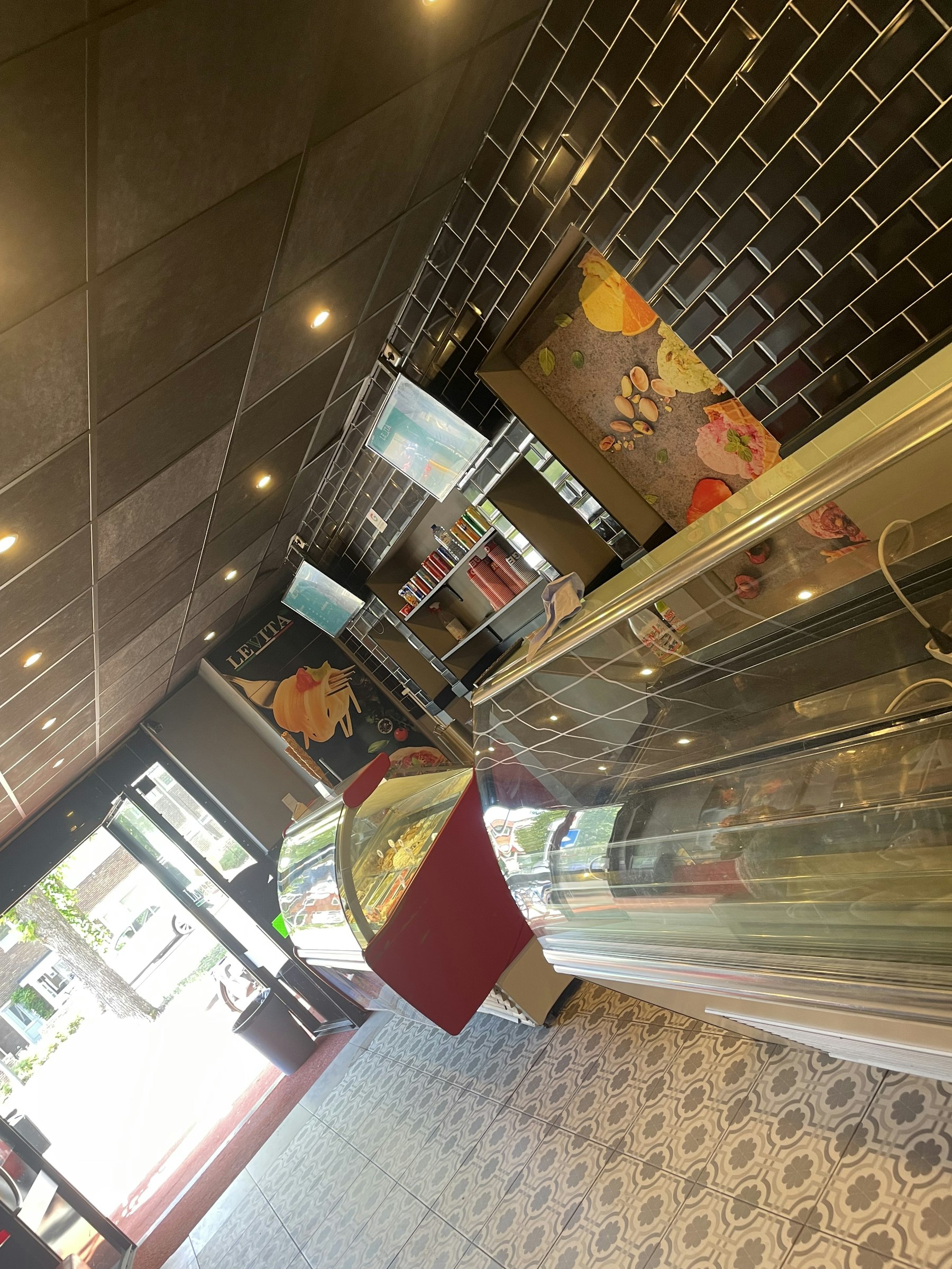 PIZZERIA & IJS SALON TER OVERNAME IN ’S-HERTOGENBOSCH – 140 M² EN COMPLETE BEZORGINFRASTRUCTUUR — foto 7 van 19