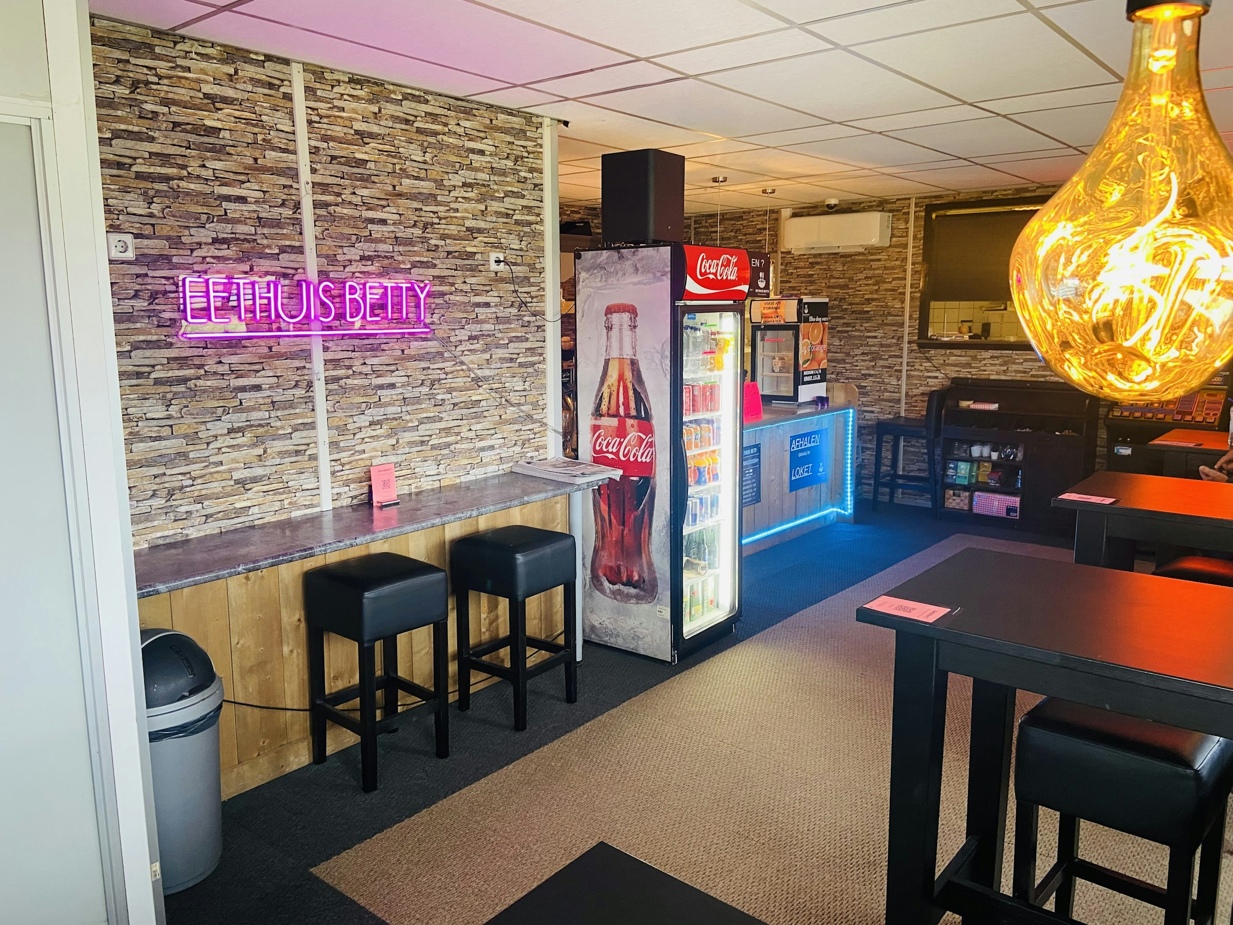 LUNCHROOM TER OVERNAME IN WORMERVEER – EETHUIS BETTY MET TERRAS — foto 3 van 7