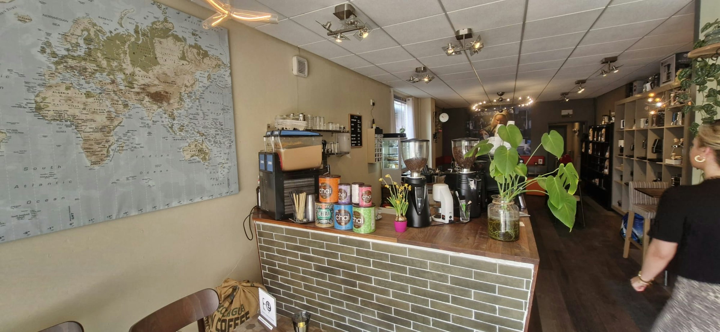 KOFFIEBAR & KOFFIEBRANDERIJ TER OVERNAME IN OSS – 110 M² EN EIGEN KOFFIEBRANDERIJ — foto 3 van 9