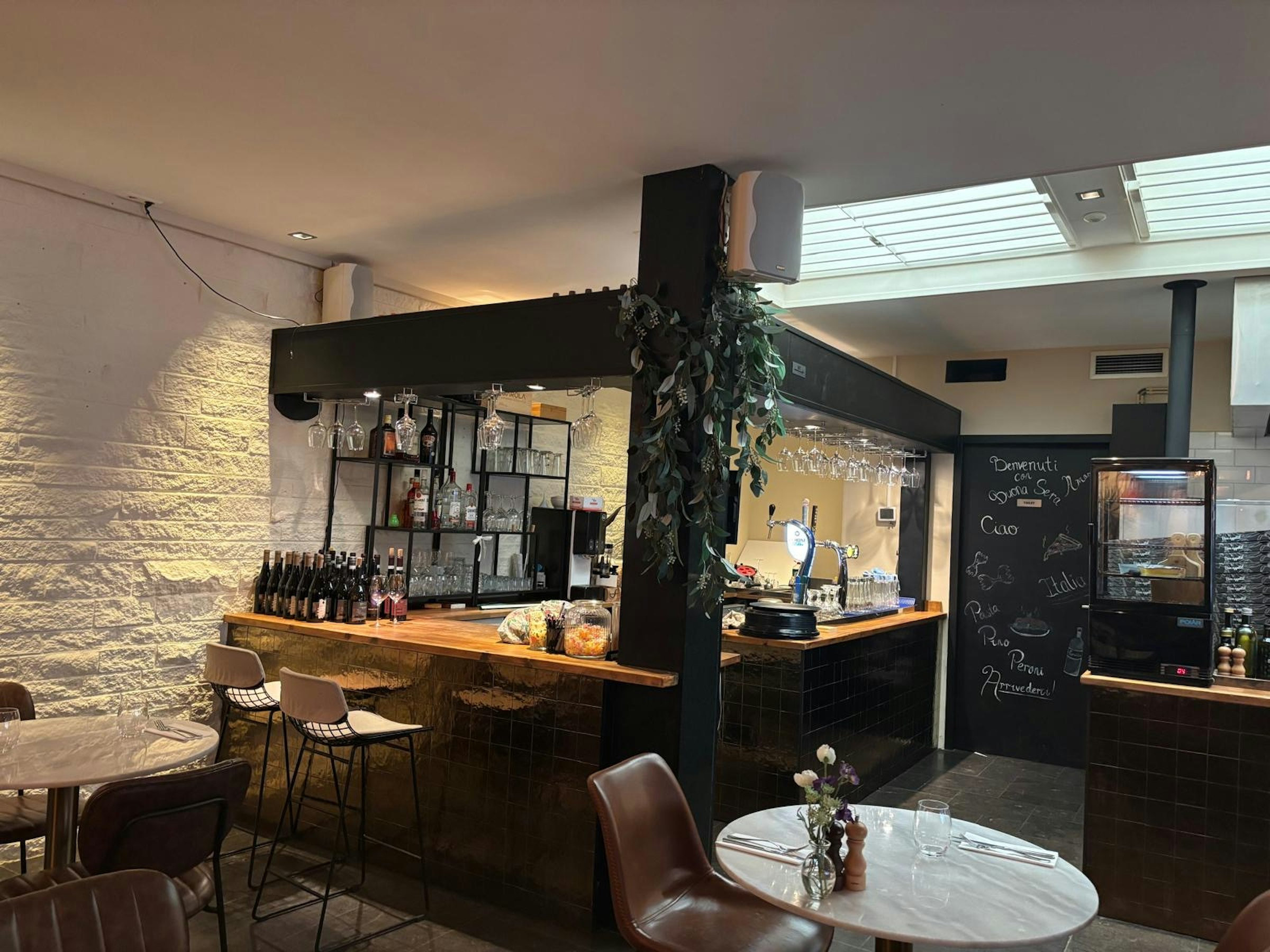 ITALIAANS RESTAURANT TER OVERNAME IN OEGSTGEEST – COMPLEET INGERICHT — foto 9 van 16