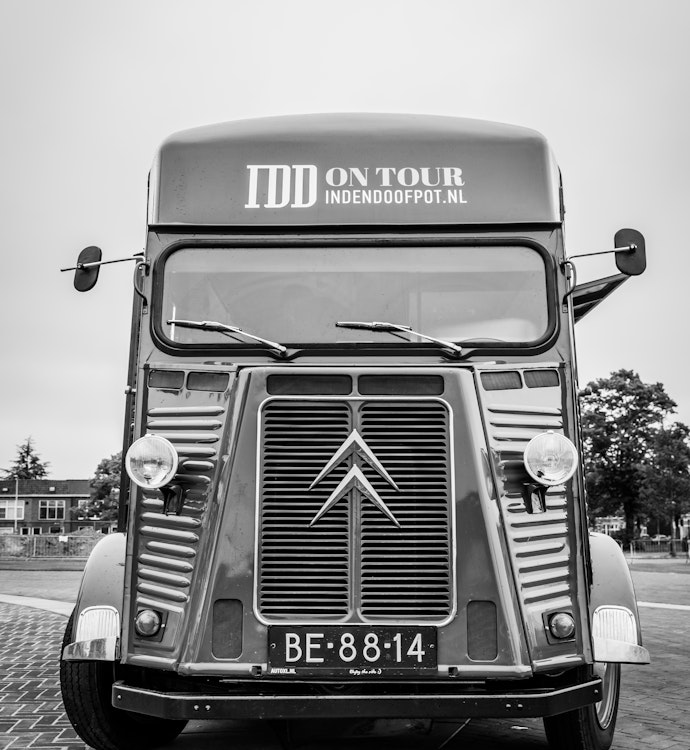 KARAKTERISTIEKE CITROËN HY FOODTRUCK TER OVERNAME IN LEIDEN – BOUWJAAR 1969 — foto 5 van 5