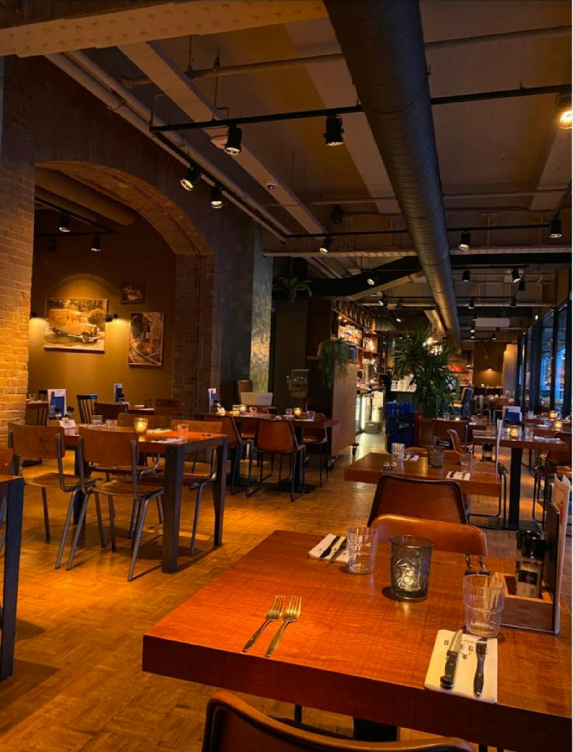 HORECALOCATIE TER OVERNAME IN ROTTERDAM – CIRCA 350 M² EN GROOT TERRAS — foto 3 van 5