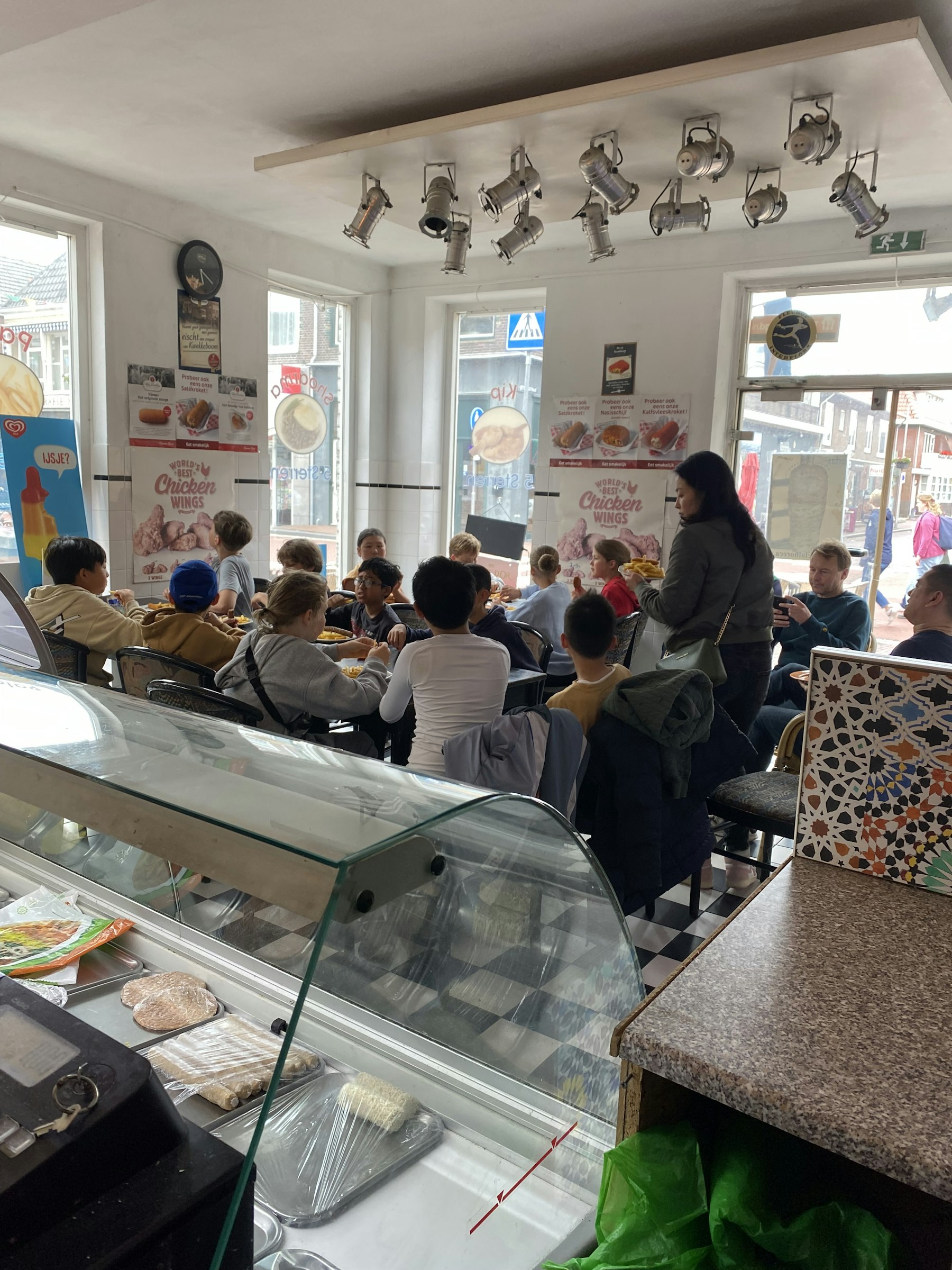 CAFETARIA & LUNCHROOM TER OVERNAME IN AALSMEER – CIRCA 100 M² EN GROOT TERRAS — foto 11 van 12