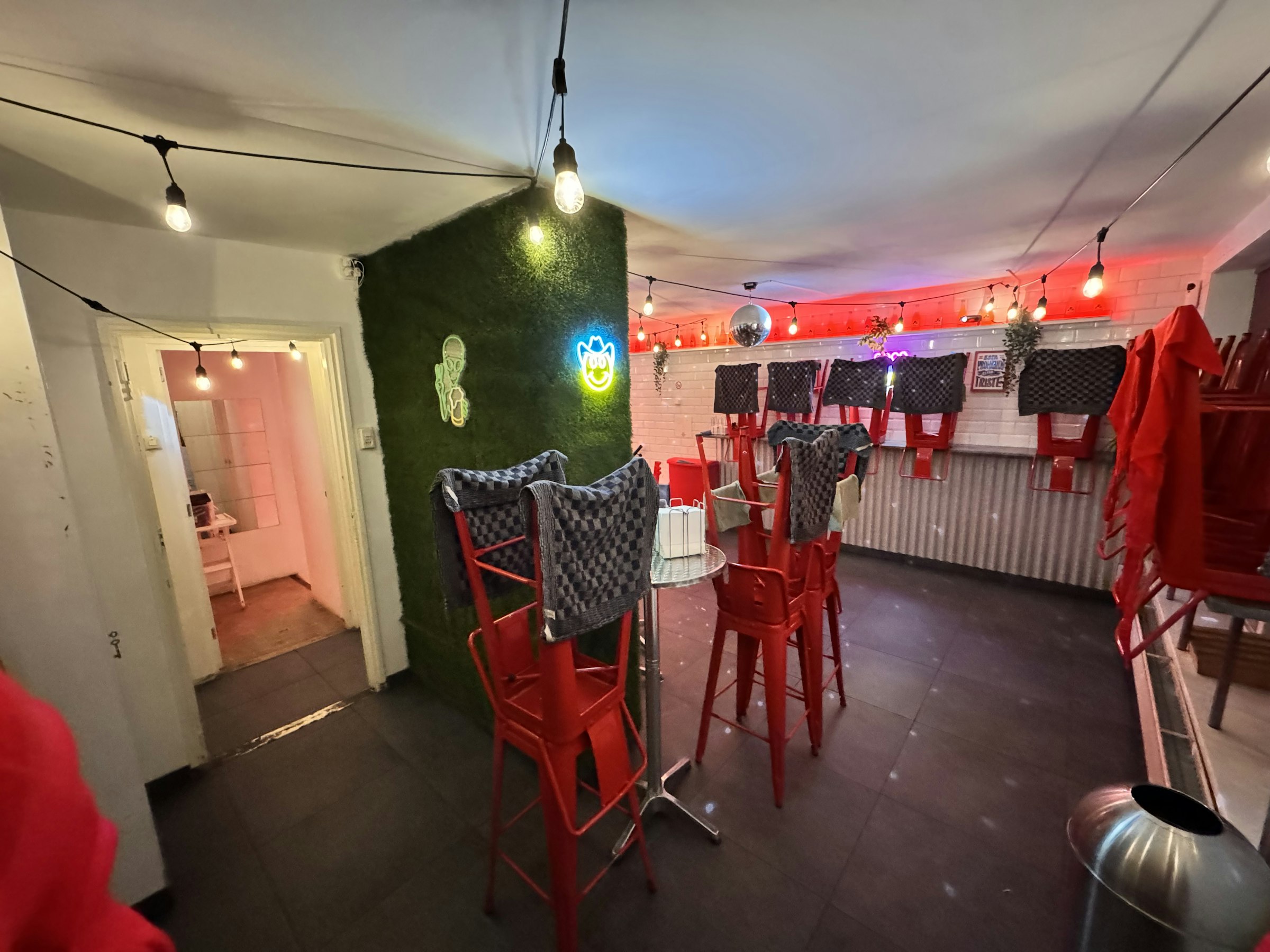 HORECALOCATIE TER OVERNAME IN ROTTERDAM KRALINGEN – WOONRUIMTE EN 45 ZITPLAATSEN — foto 4 van 13