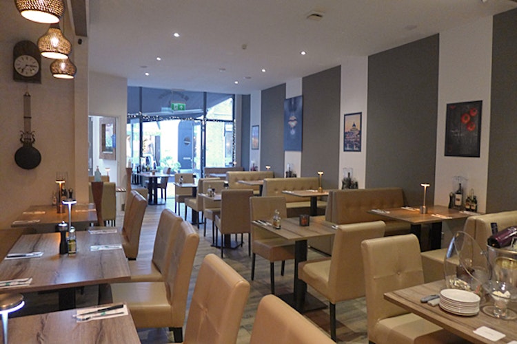 ITALIAANS RESTAURANT TER OVERNAME IN VOORBURG – 60 ZITPLAATSEN EN TWEE TERRASSEN — foto 13 van 18