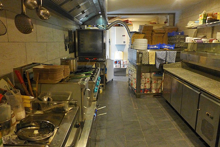 ITALIAANS RESTAURANT TER OVERNAME IN VOORBURG – 60 ZITPLAATSEN EN TWEE TERRASSEN — foto 15 van 18