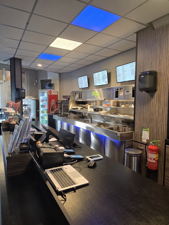 CAFETARIA TER OVERNAME IN TIEL – CENTRALE LOCATIE EN TERRAS — foto 5 van 9