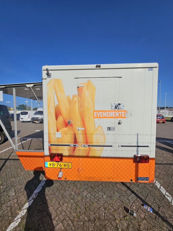 PROFESSIONELE FOODTRUCK TER OVERNAME IN ROTTERDAM – COMPLEET INGERICHT — foto 4 van 7