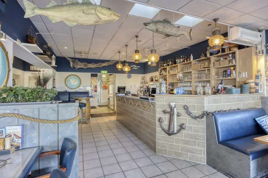 VISRESTAURANT TER OVERNAME IN NOORDWIJK – BOULEVARDLOCATIE — foto 9 van 11