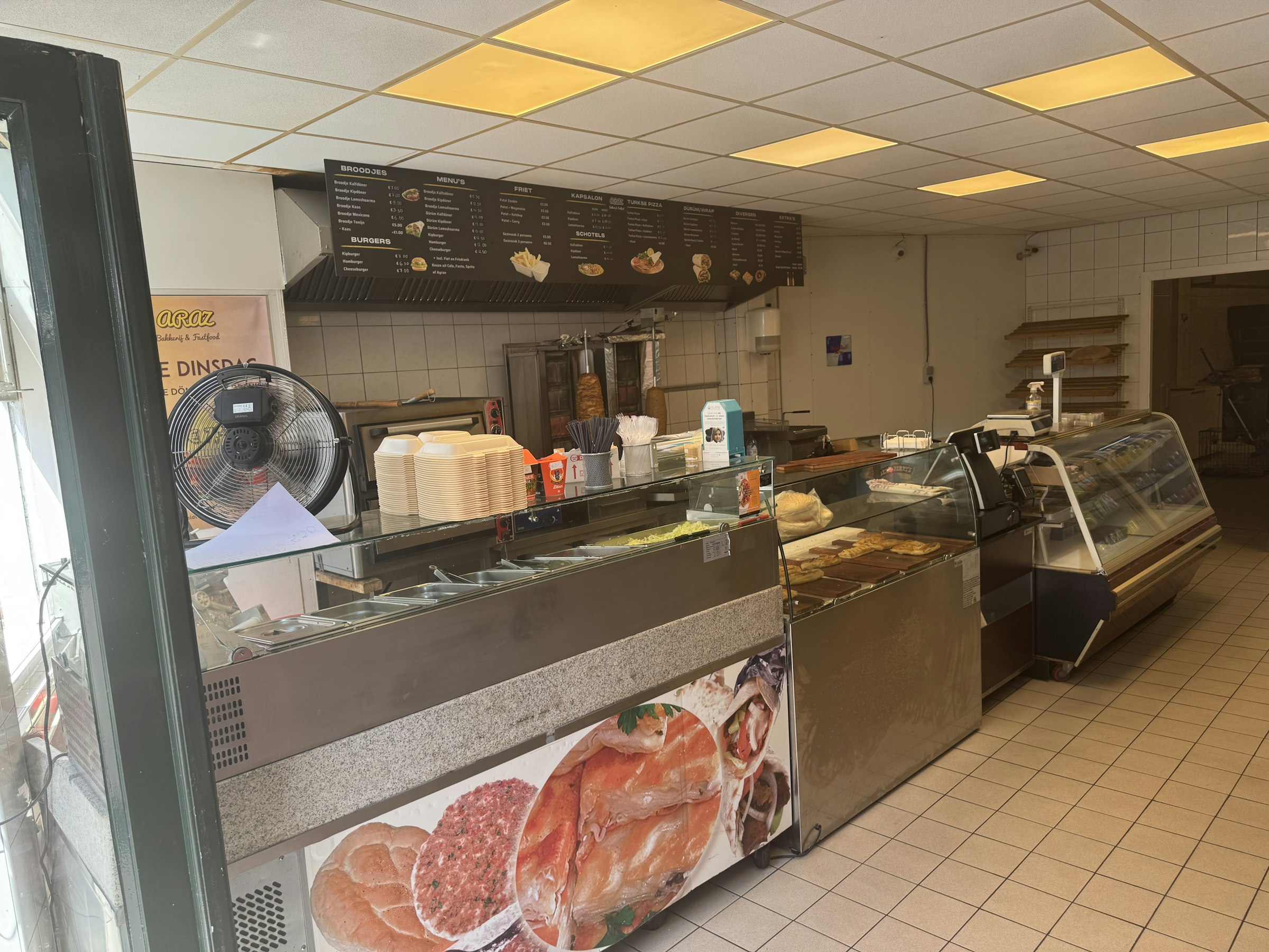 DÖNERZAAK & SNACKBAR TER OVERNAME IN HARDERWIJK – CENTRUMLOCATIE MET TERRAS — foto 2 van 3