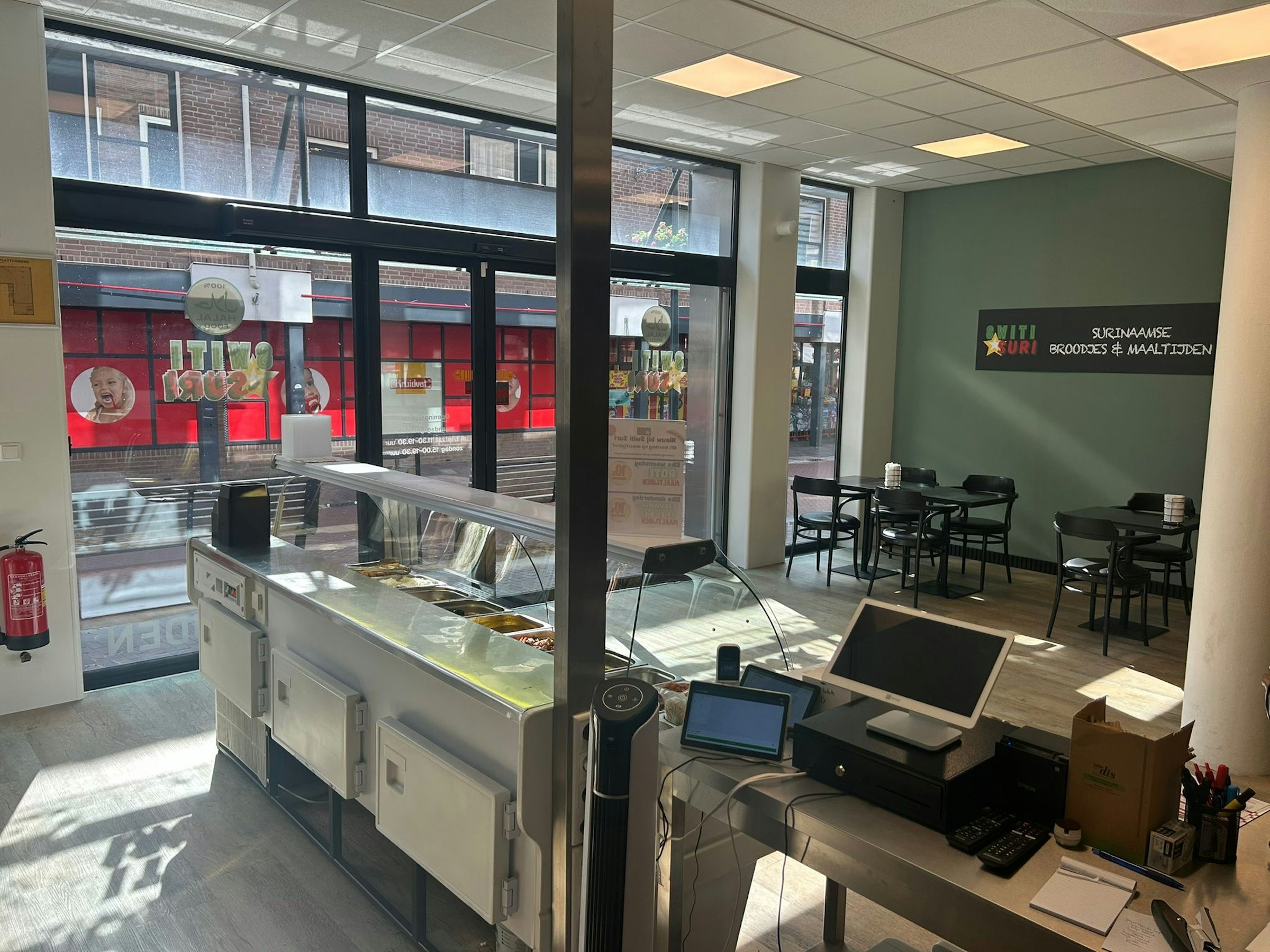 SURINAAMS AFHAALRESTAURANT TER OVERNAME IN AALSMEER – VOLLEDIG INGERICHT — foto 2 van 12