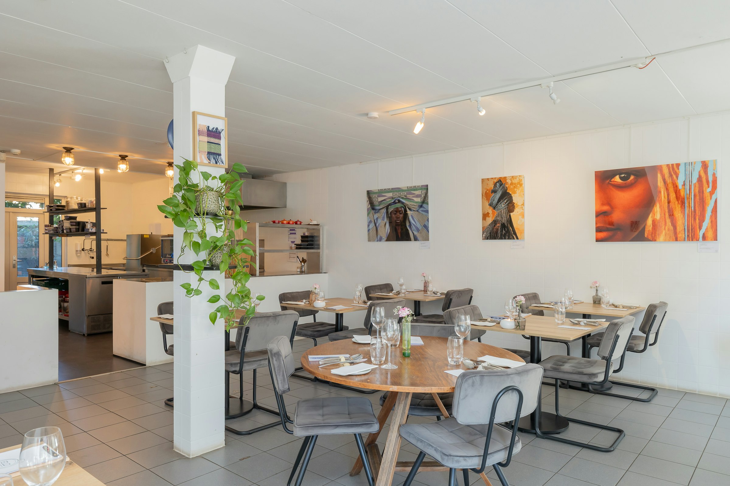 TURNKEY RESTAURANT TER OVERNAME IN AMSTERDAM – 113 M² EN 36–40 ZITPLAATSEN — foto 4 van 13
