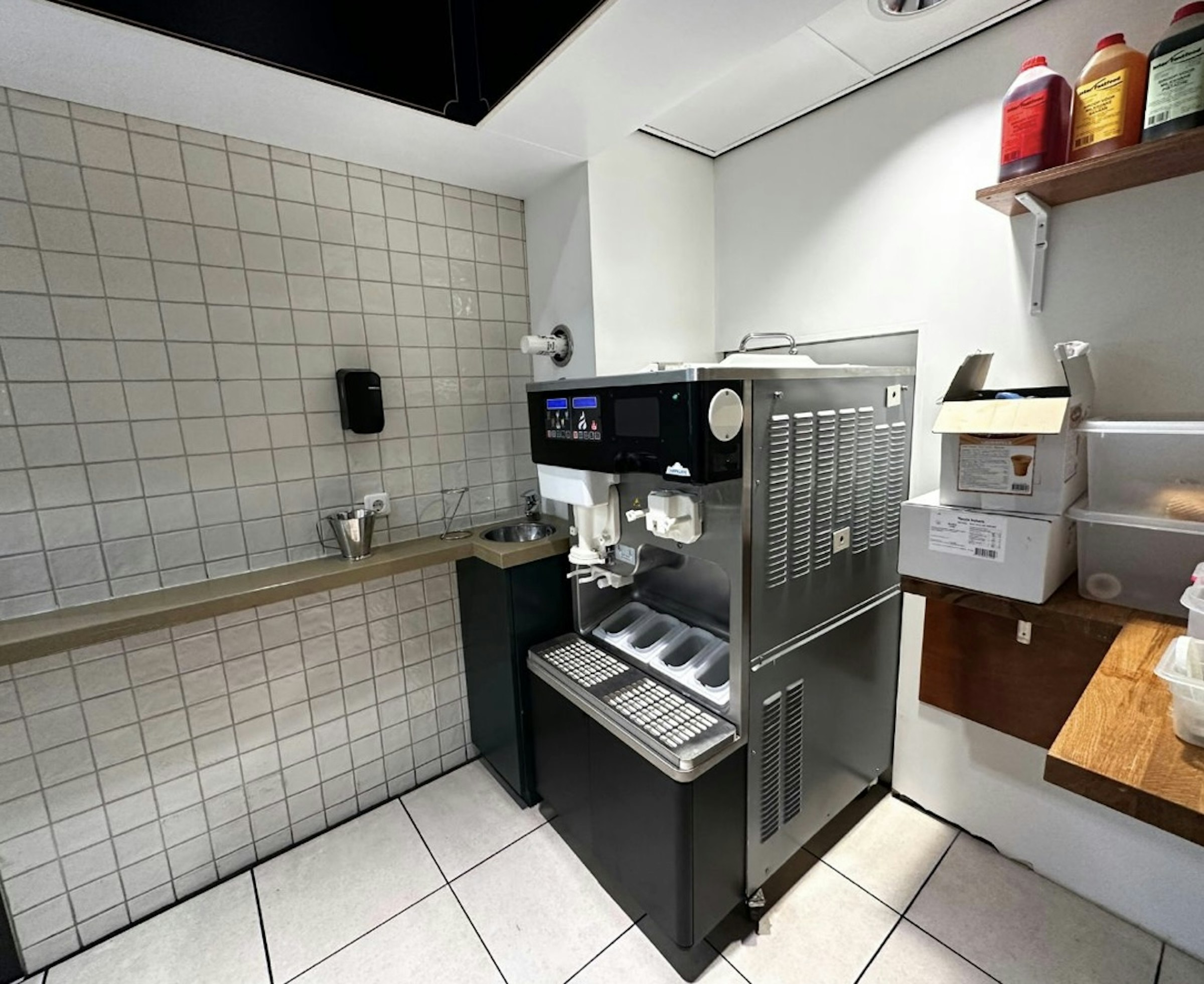 SNACKBAR & LUNCHROOM CLASSIQUE SNACKS DE FRED TER OVERNAME IN DEN HAAG – CIRCA 190 M² — foto 12 van 14