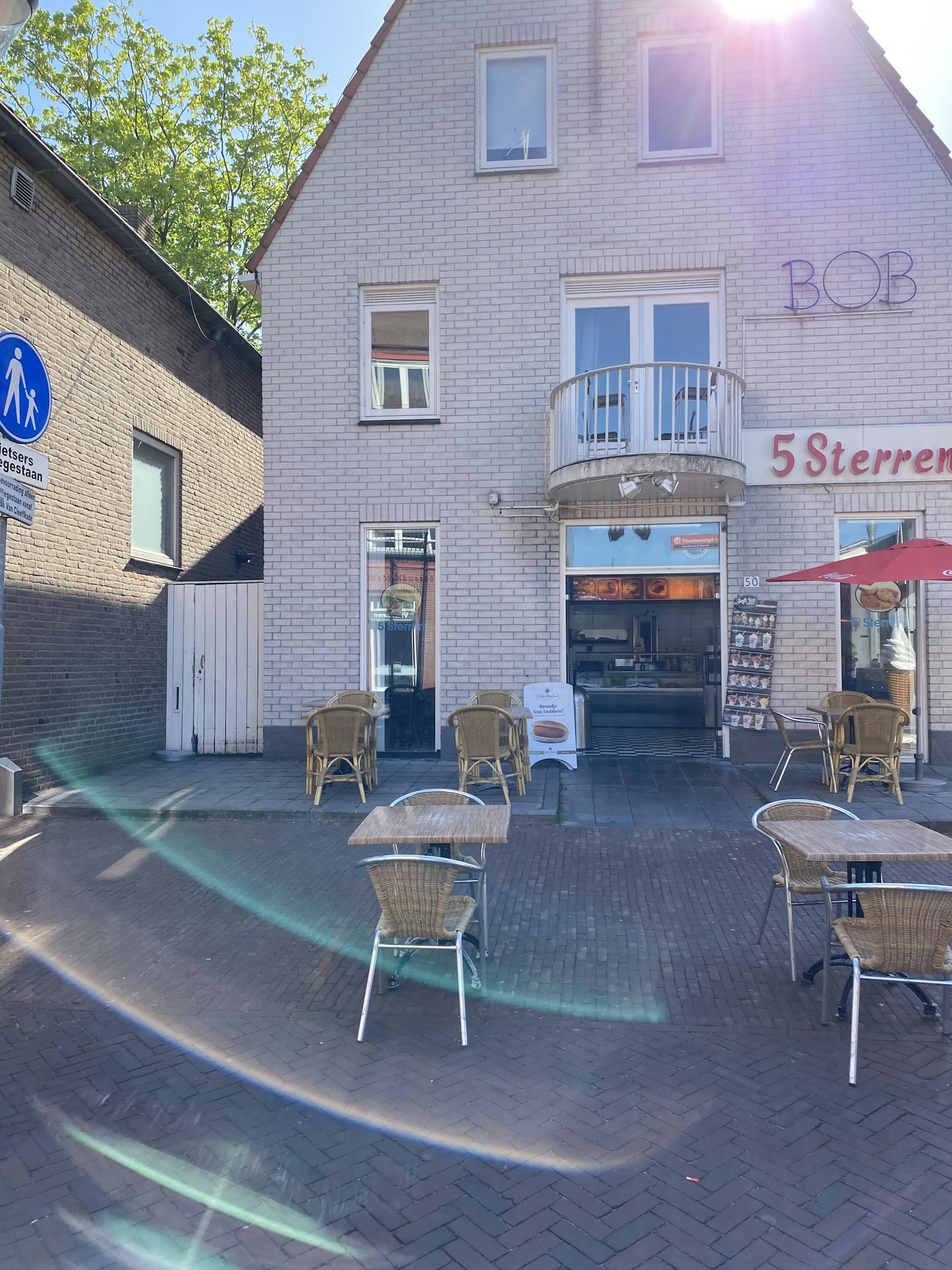 CAFETARIA & LUNCHROOM TER OVERNAME IN AALSMEER – CIRCA 100 M² EN GROOT TERRAS — foto 2 van 12
