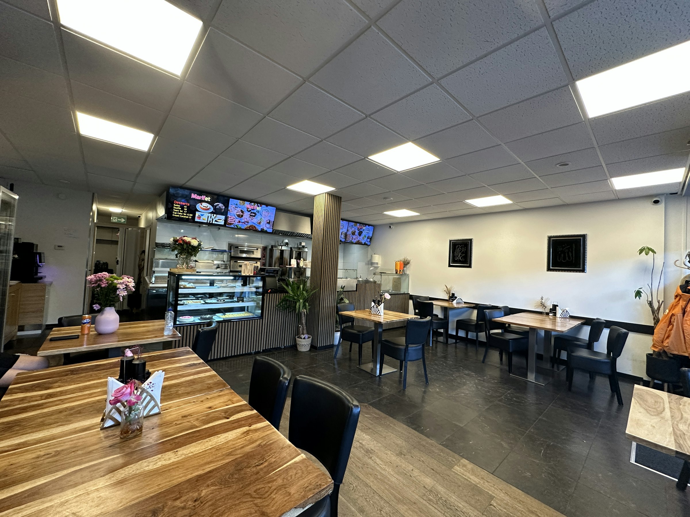 VOLLEDIG INGERICHTE HORECAZAAK TER OVERNAME IN DEN HAAG – WINKELCENTRUM LEYWEG — foto 6 van 19