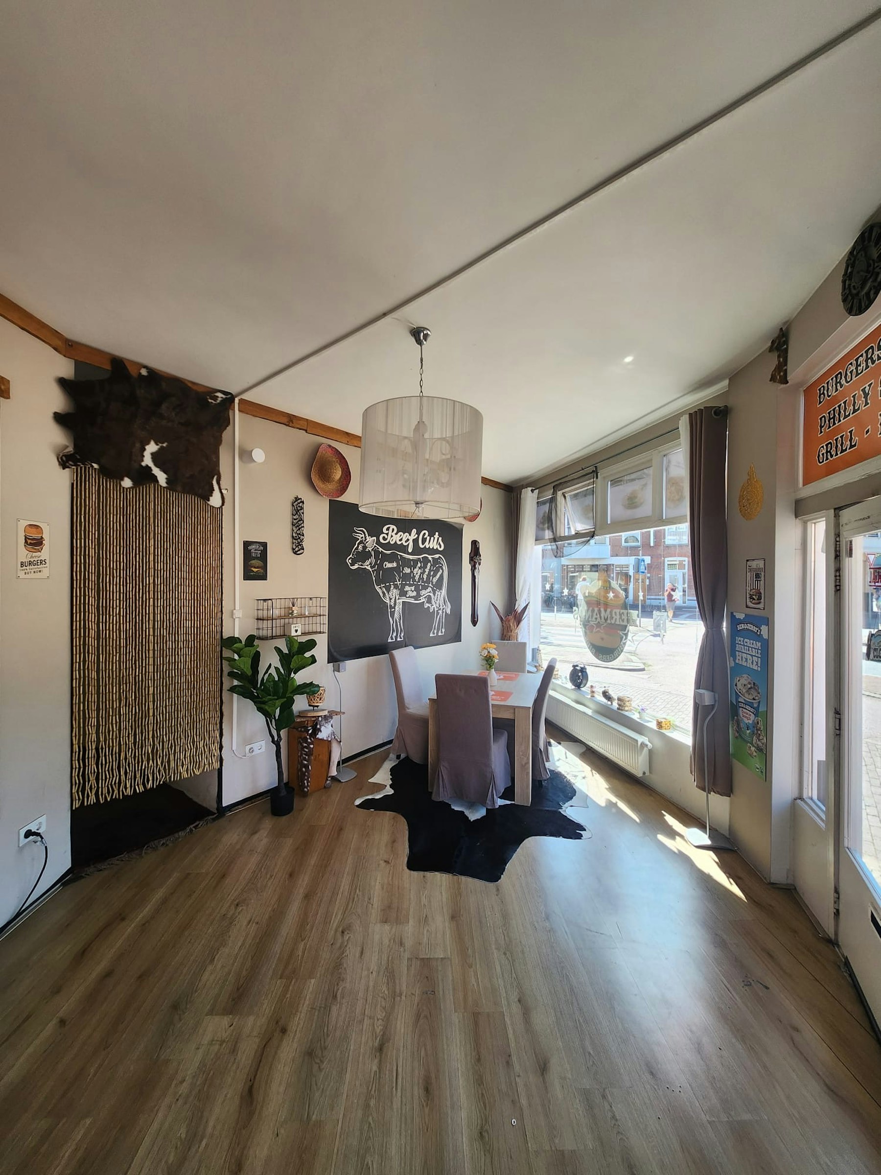 AFHAAL- EN BEZORGRESTAURANT TER OVERNAME IN DEN HAAG – VALKENBOSPLEIN — foto 2 van 8