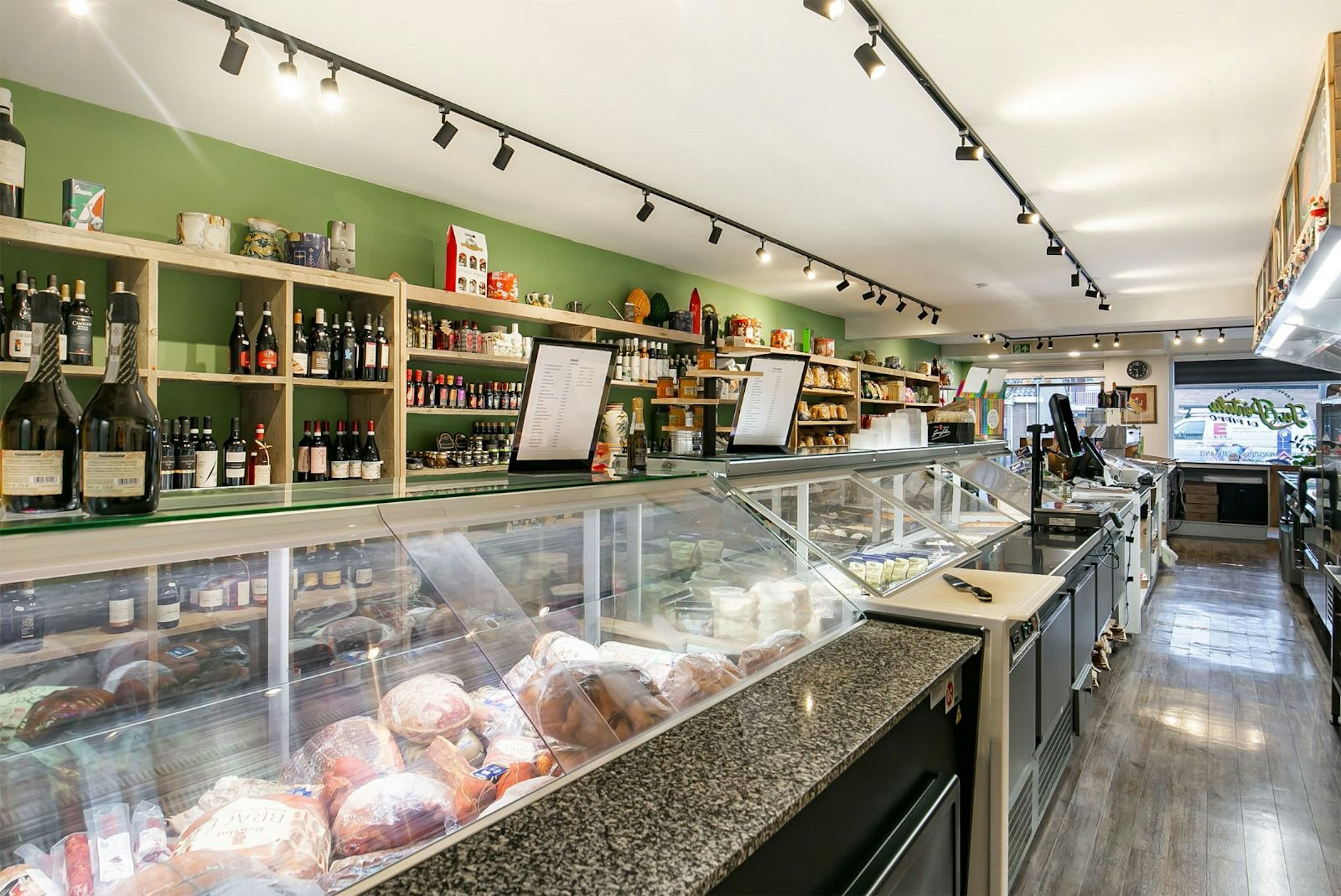ITALIAANSE DELICATESSEWINKEL & HORECA TER OVERNAME IN ELST – 110 M² — foto 7 van 26