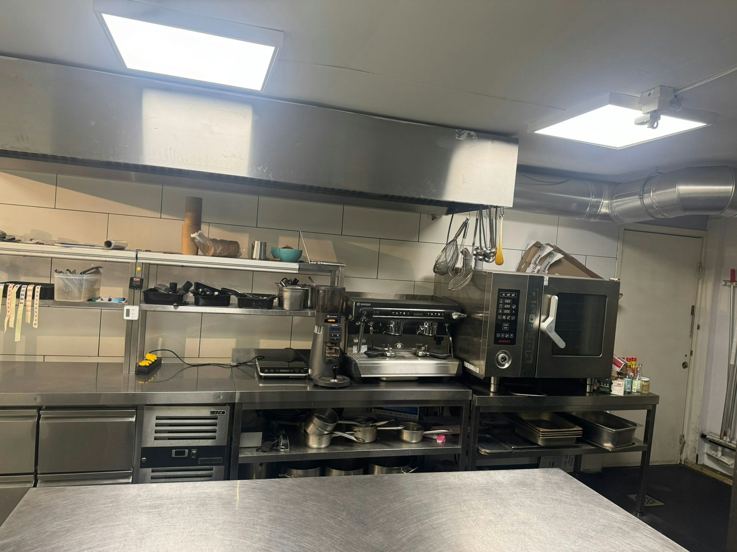 AFHAAL- EN BEZORGRESTAURANT TER OVERNAME IN HILVERSUM – 75 M² EN OVERDRAAGBAAR HUURCONTRACT — foto 7 van 11