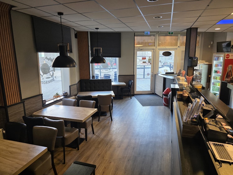 CAFETARIA TER OVERNAME IN TIEL – CENTRALE LOCATIE EN TERRAS — foto 6 van 9