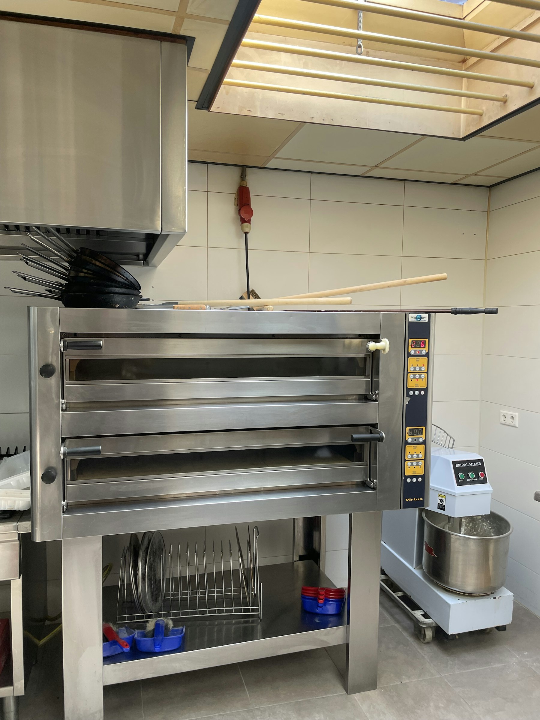 PIZZERIA & IJS SALON TER OVERNAME IN ’S-HERTOGENBOSCH – 140 M² EN COMPLETE BEZORGINFRASTRUCTUUR — foto 17 van 19