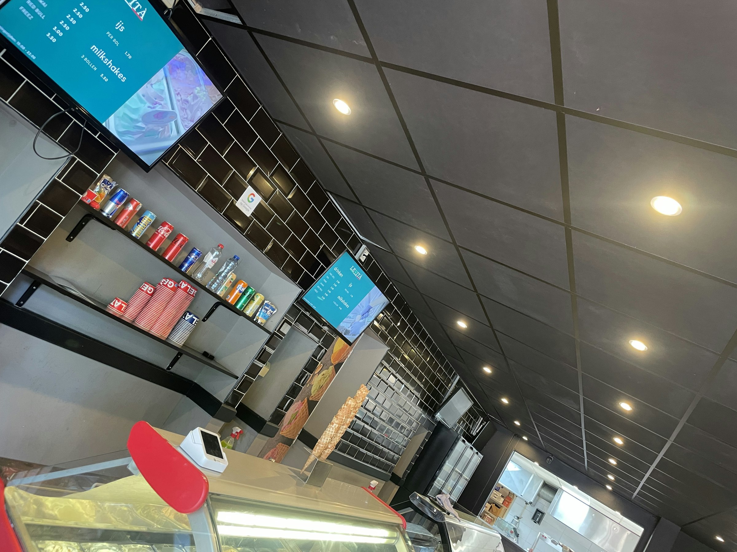 PIZZERIA & IJS SALON TER OVERNAME IN ’S-HERTOGENBOSCH – 140 M² EN COMPLETE BEZORGINFRASTRUCTUUR — foto 5 van 19