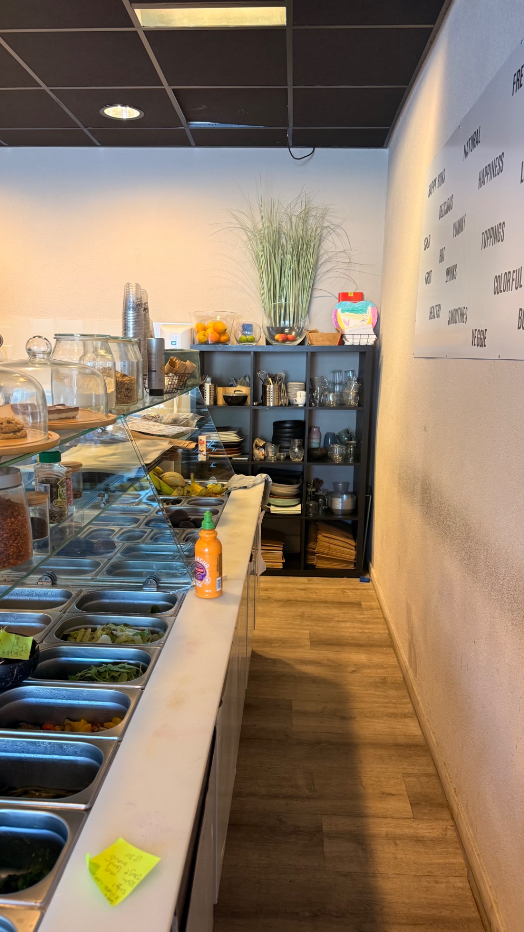 HEALTHY FOODCONCEPT TER OVERNAME IN HELLEVOETSLUIS – VOLLEDIG INGERICHT EN MET VASTE KLANTENKRING — foto 5 van 15