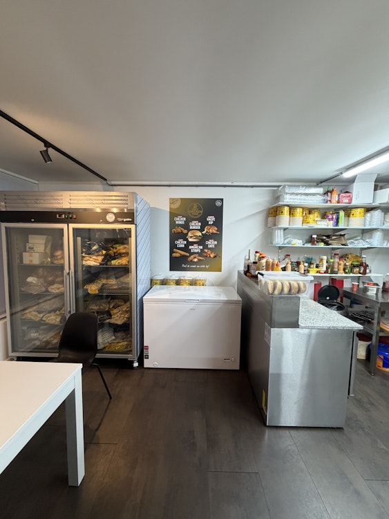 BURGERS & CHICKEN TER OVERNAME IN AMSTELVEEN – 50 M² EN VOLLEDIG INGERICHT — foto 3 van 6