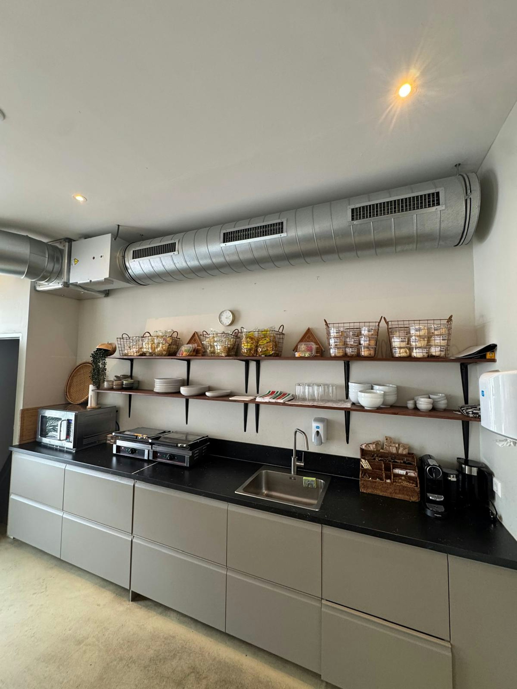 SURINAAMS RESTAURANT TER OVERNAME IN ALPHEN AAN DEN RIJN – INSTAPKLAAR — foto 5 van 12