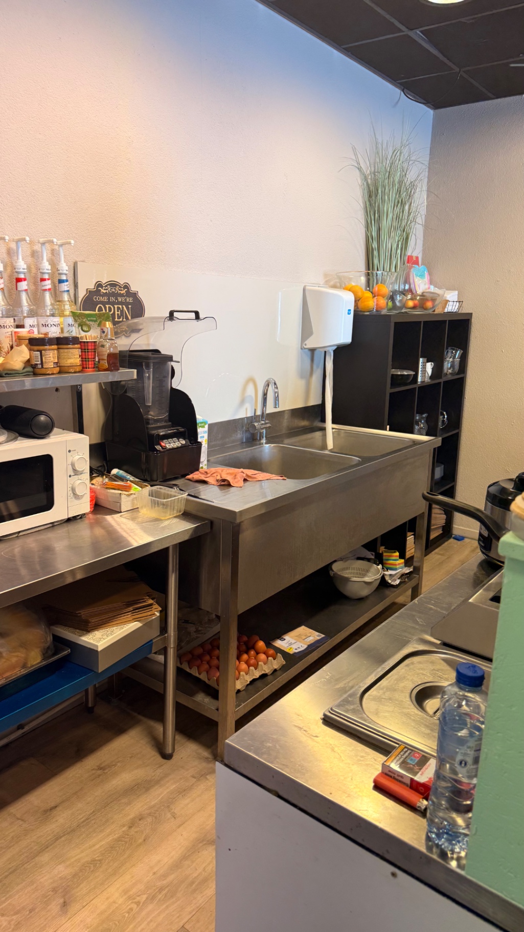 HEALTHY FOODCONCEPT TER OVERNAME IN HELLEVOETSLUIS – VOLLEDIG INGERICHT EN MET VASTE KLANTENKRING — foto 10 van 15
