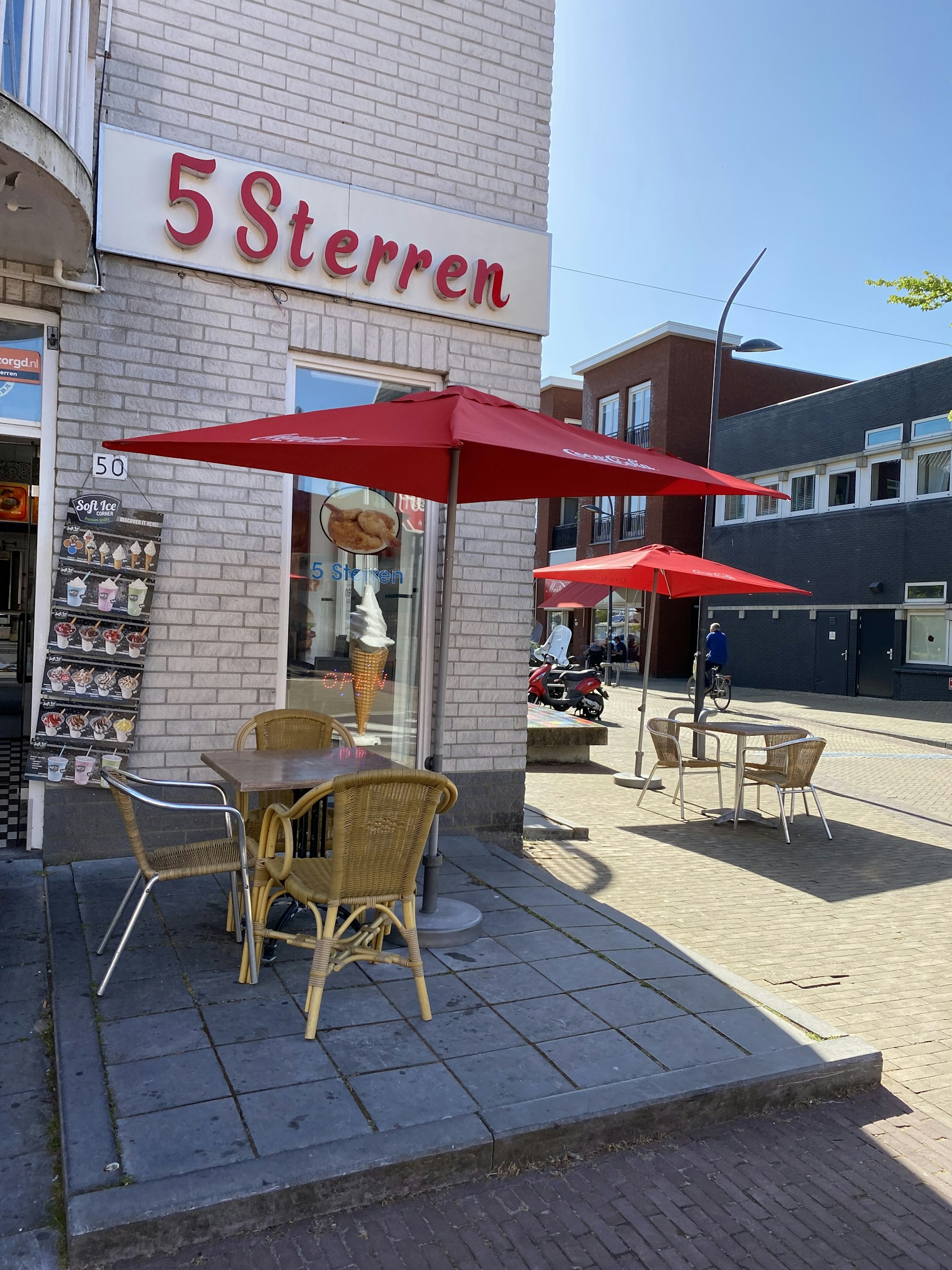 CAFETARIA & LUNCHROOM TER OVERNAME IN AALSMEER – CIRCA 100 M² EN GROOT TERRAS — foto 3 van 12
