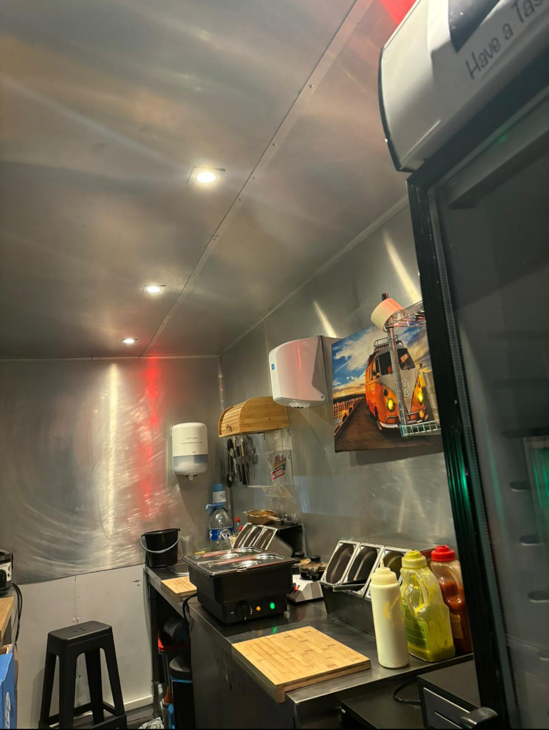 FOODTRUCK TER OVERNAME IN ANTWERPEN – CITROËN JUMPER MET INGERICHTE KEUKEN — foto 4 van 10