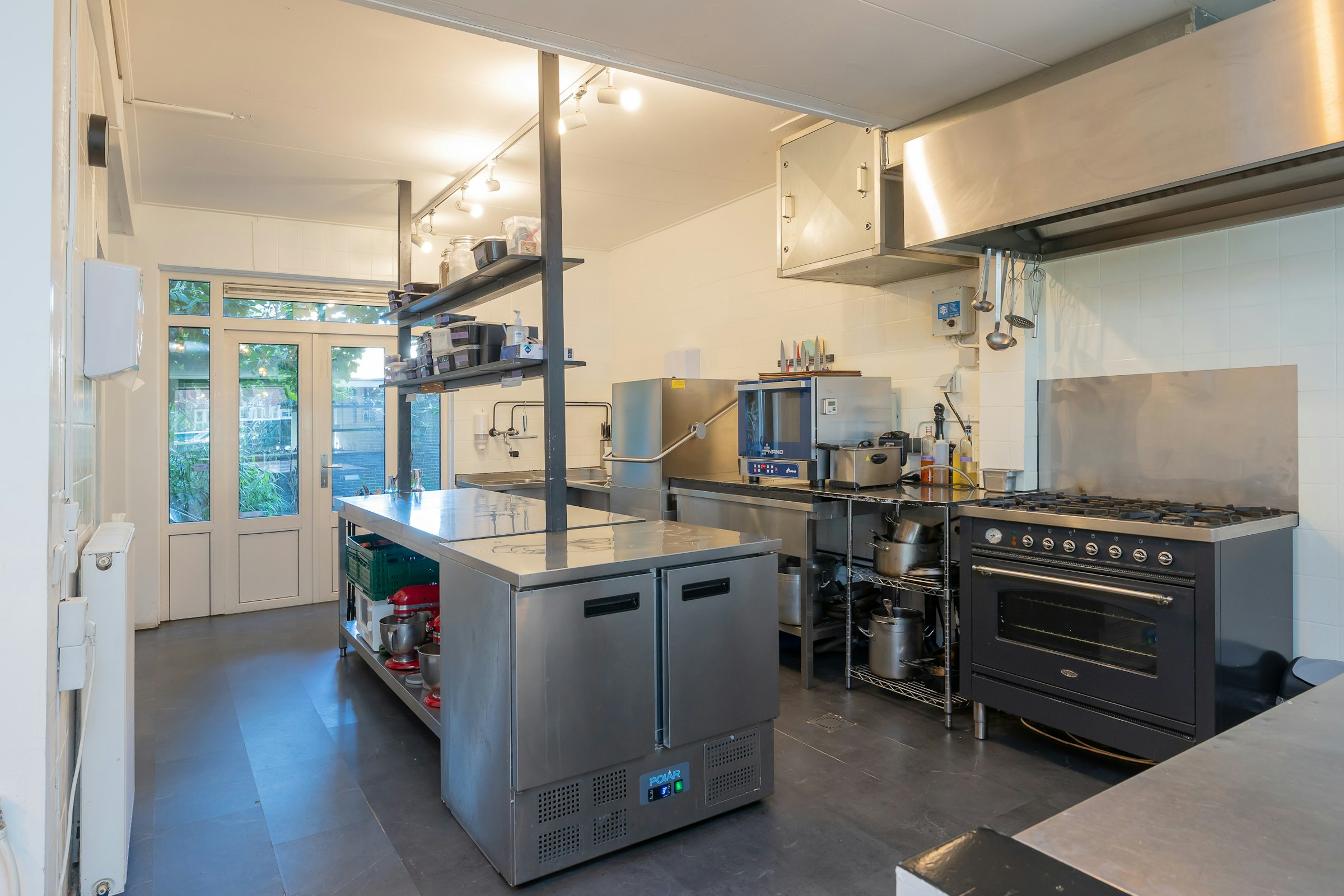 TURNKEY RESTAURANT TER OVERNAME IN AMSTERDAM – 113 M² EN 36–40 ZITPLAATSEN — foto 9 van 13