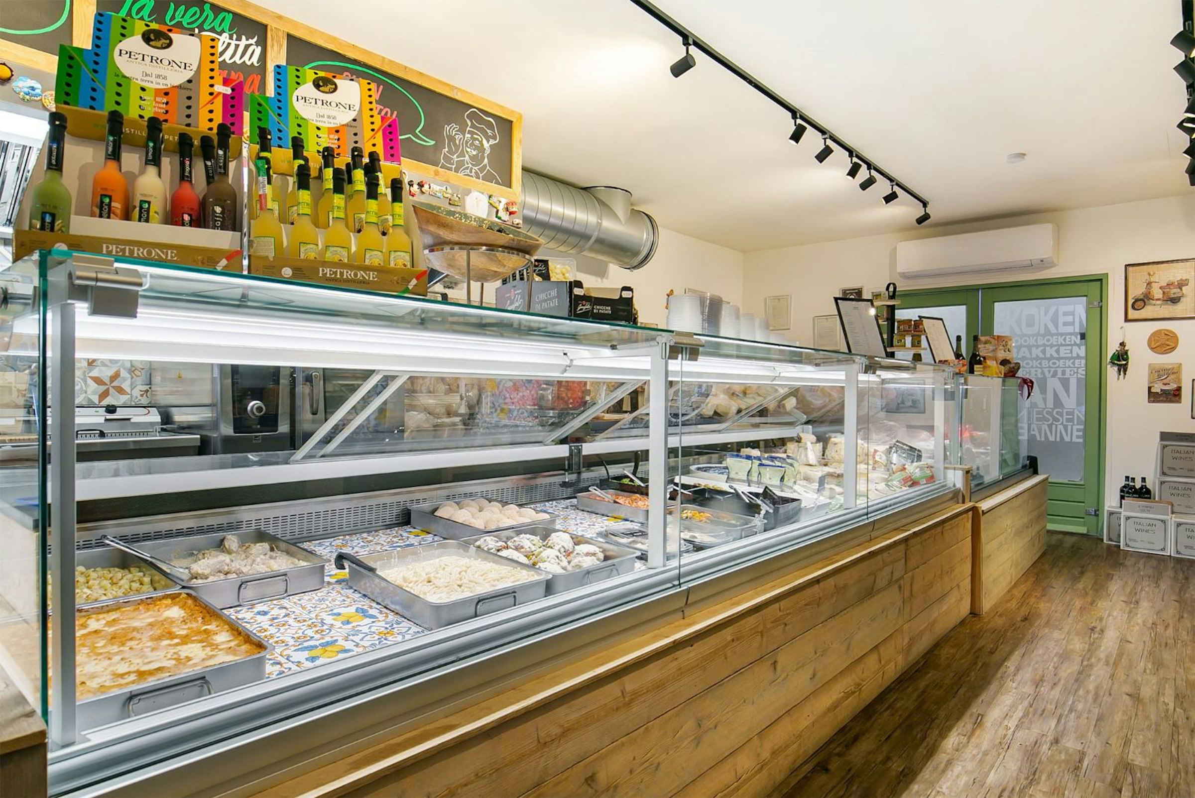 ITALIAANSE DELICATESSEWINKEL & HORECA TER OVERNAME IN ELST – 110 M² — foto 11 van 26
