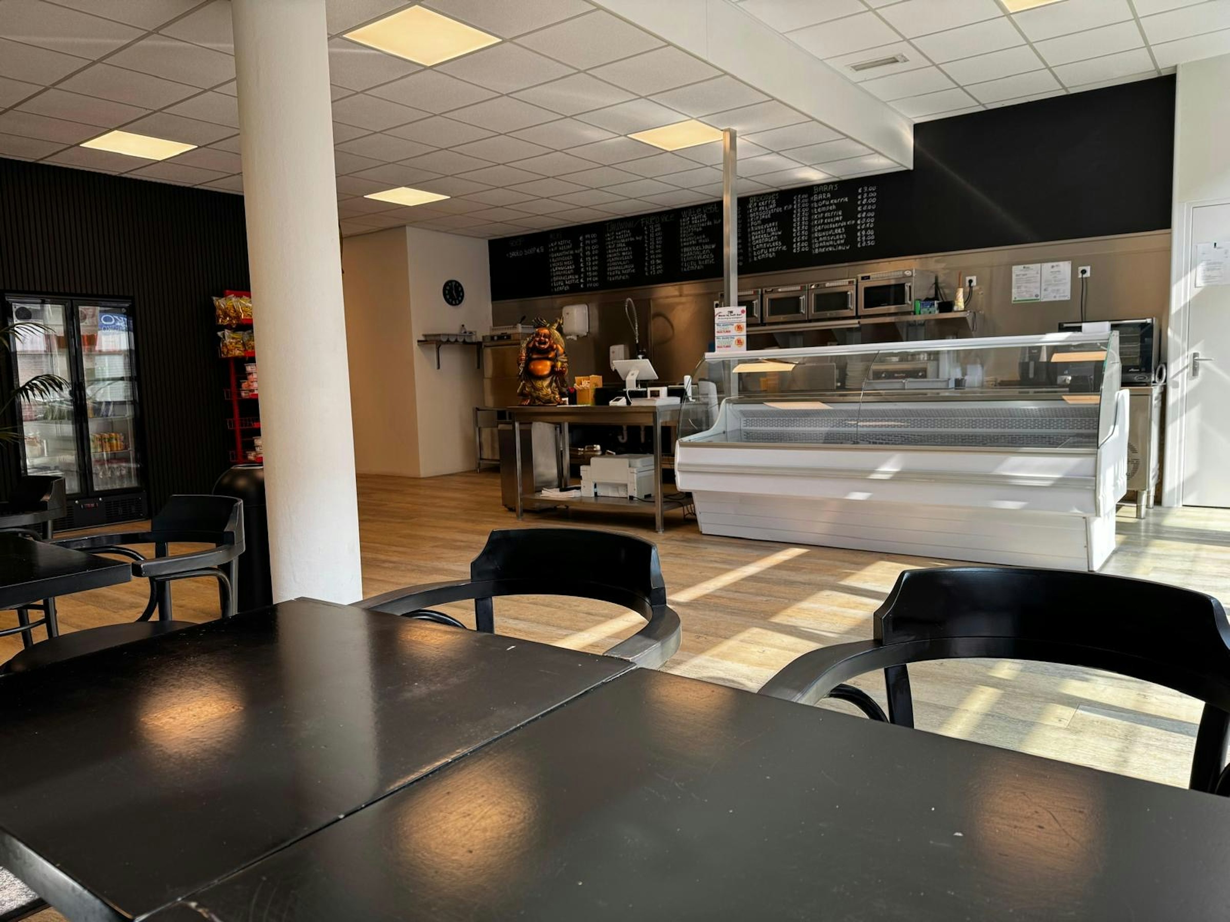 SURINAAMS AFHAALRESTAURANT TER OVERNAME IN AALSMEER – VOLLEDIG INGERICHT — foto 6 van 12
